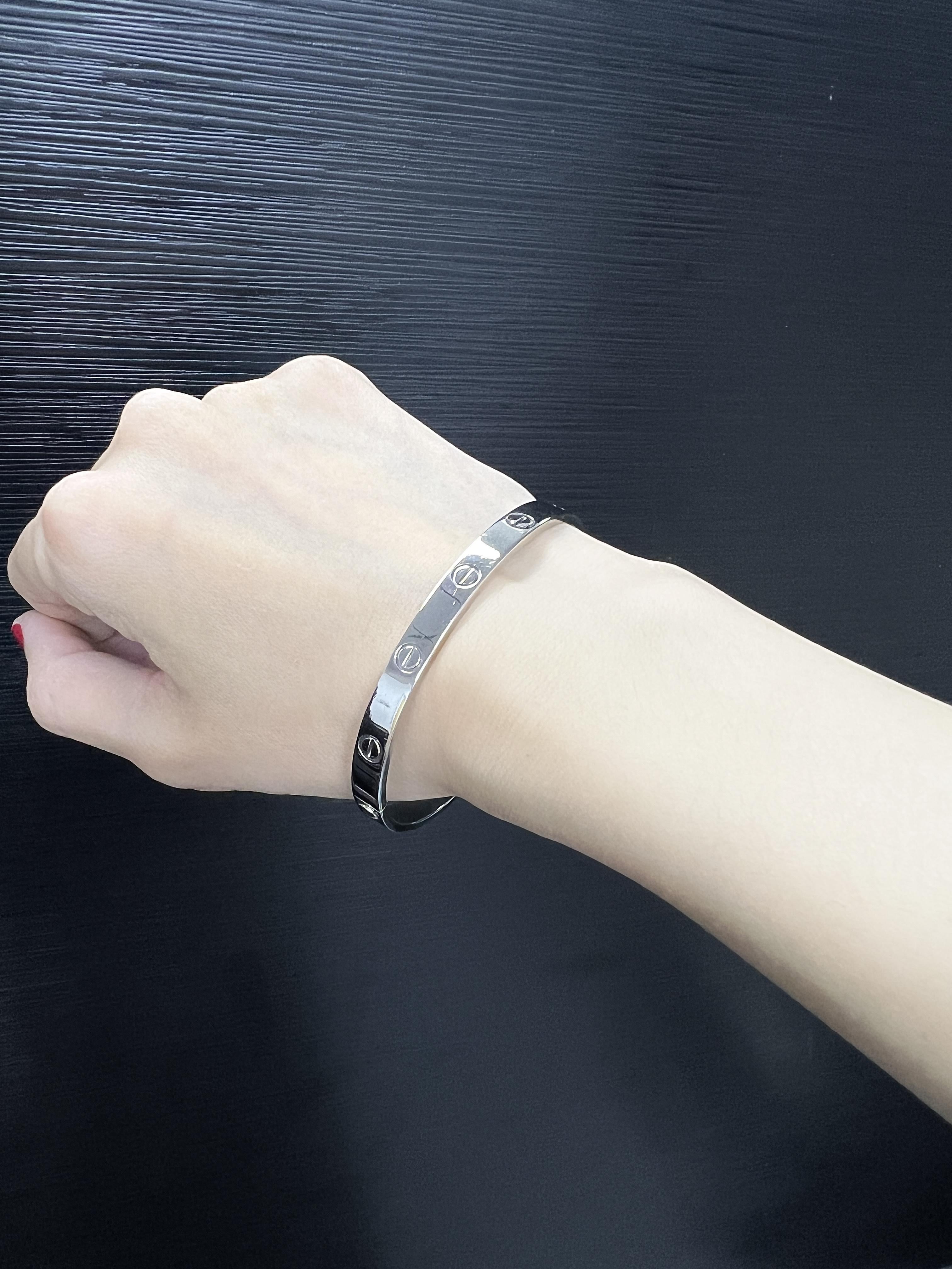 Bracelet Love en or blanc 18k de Cartier en vente 1