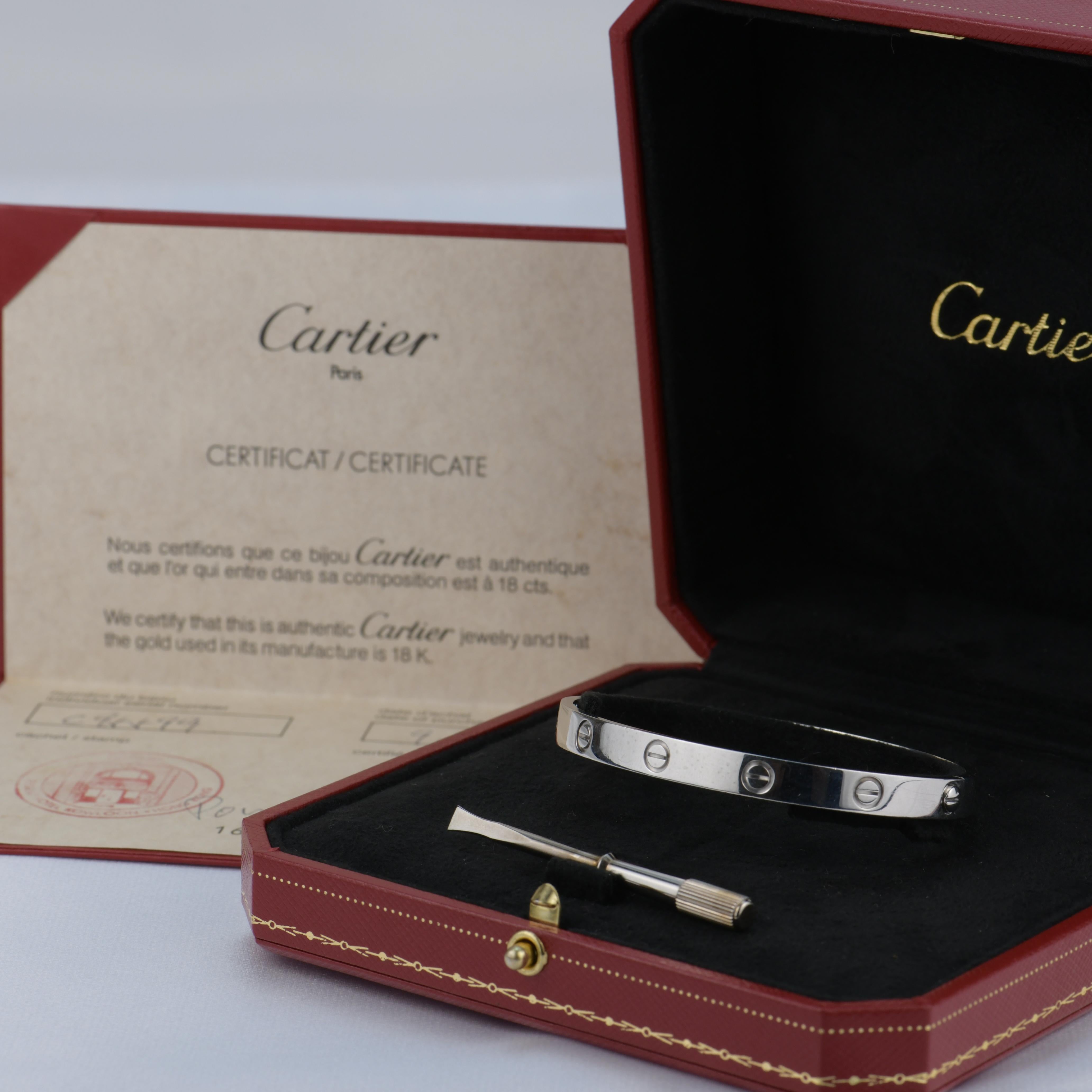 Dandelion Antiques Code	AT-0718
Brand	                                Cartier
Model	                                B6005800
Date	                                1996
Retail Price	                        £6250 / $7400 including