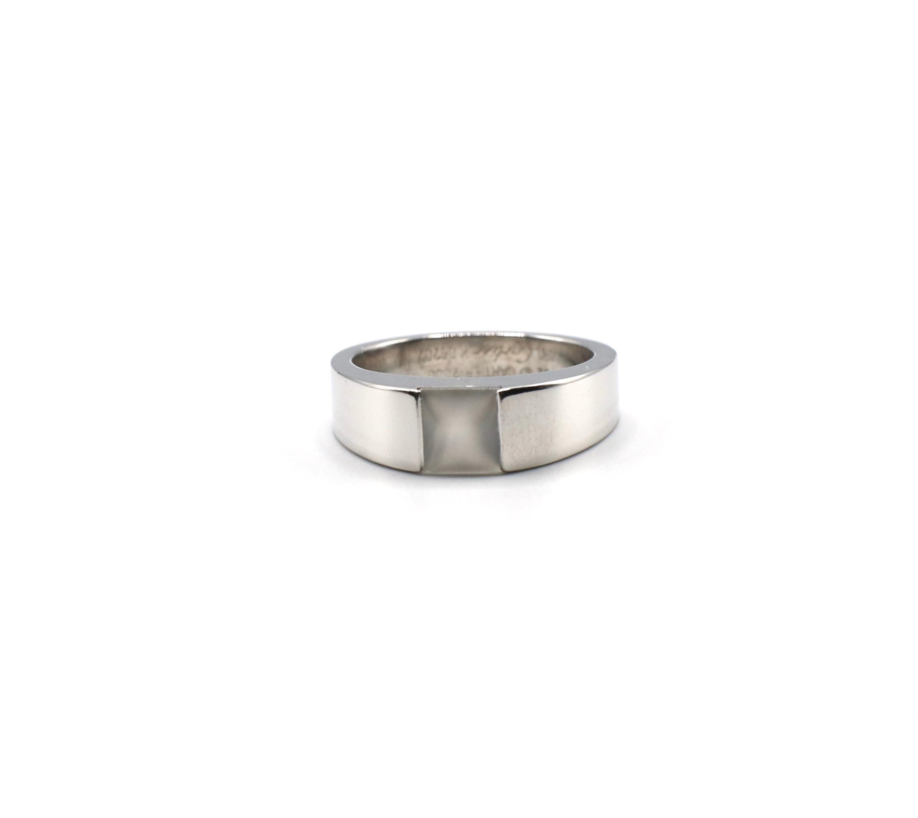 Metal: 18k White Gold 750
Size 52 (US 6) Fits a size 5-5.5 because of thickness of the ring
French hallmarks
Signed 