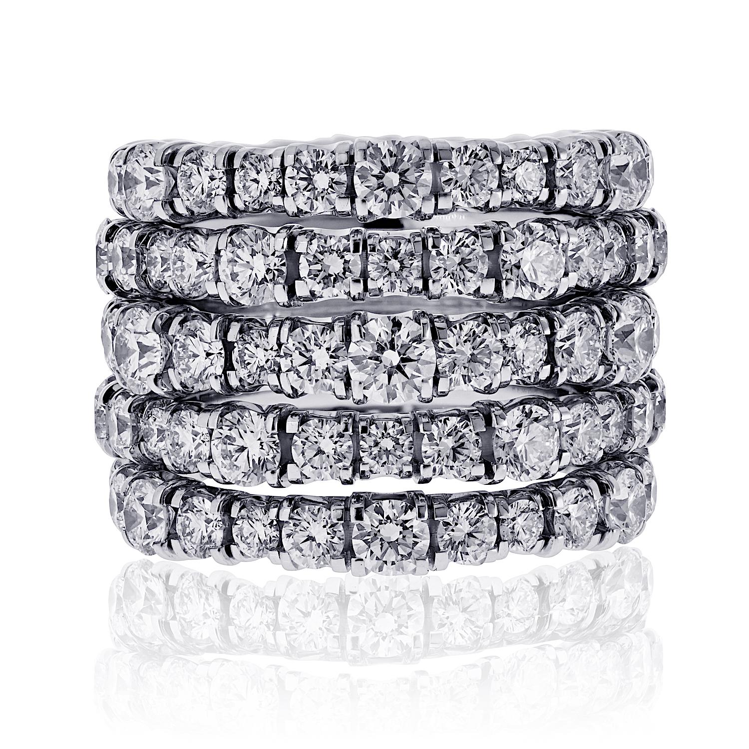 Questo anello Cartier Lignes Essentielles in oro bianco 18 carati è uno studio accattivante di design moderno e maestria tecnica. 

Misura 52 (EU), taglia 6 negli Stati Uniti e peso di circa 18 grammi, presenta diverse file intrecciate, ognuna delle