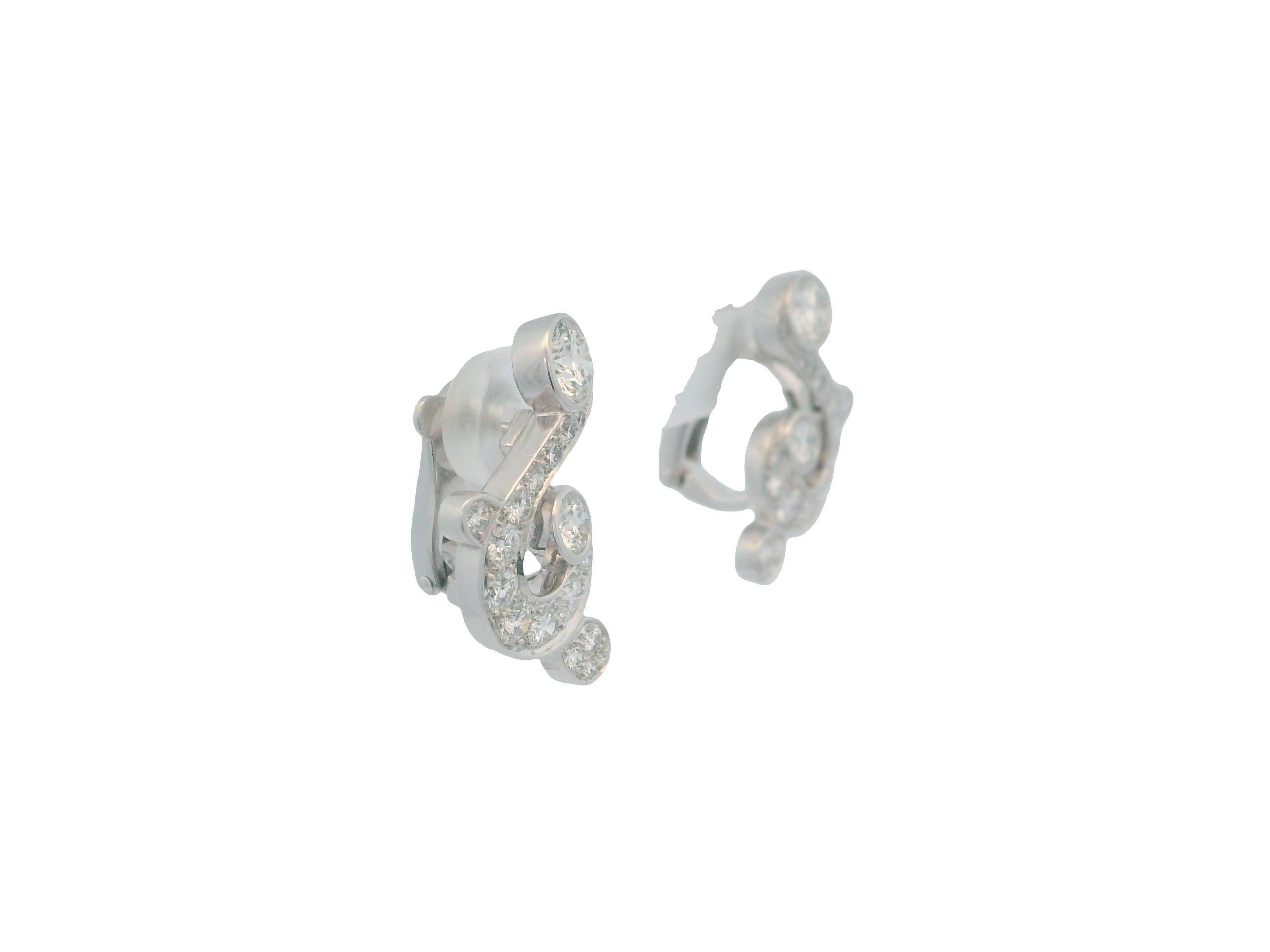 Boucles d'oreilles jour et nuit en or blanc 18 carats et pavés de Cartier Bon état - En vente à Great Neck Plaza, NY