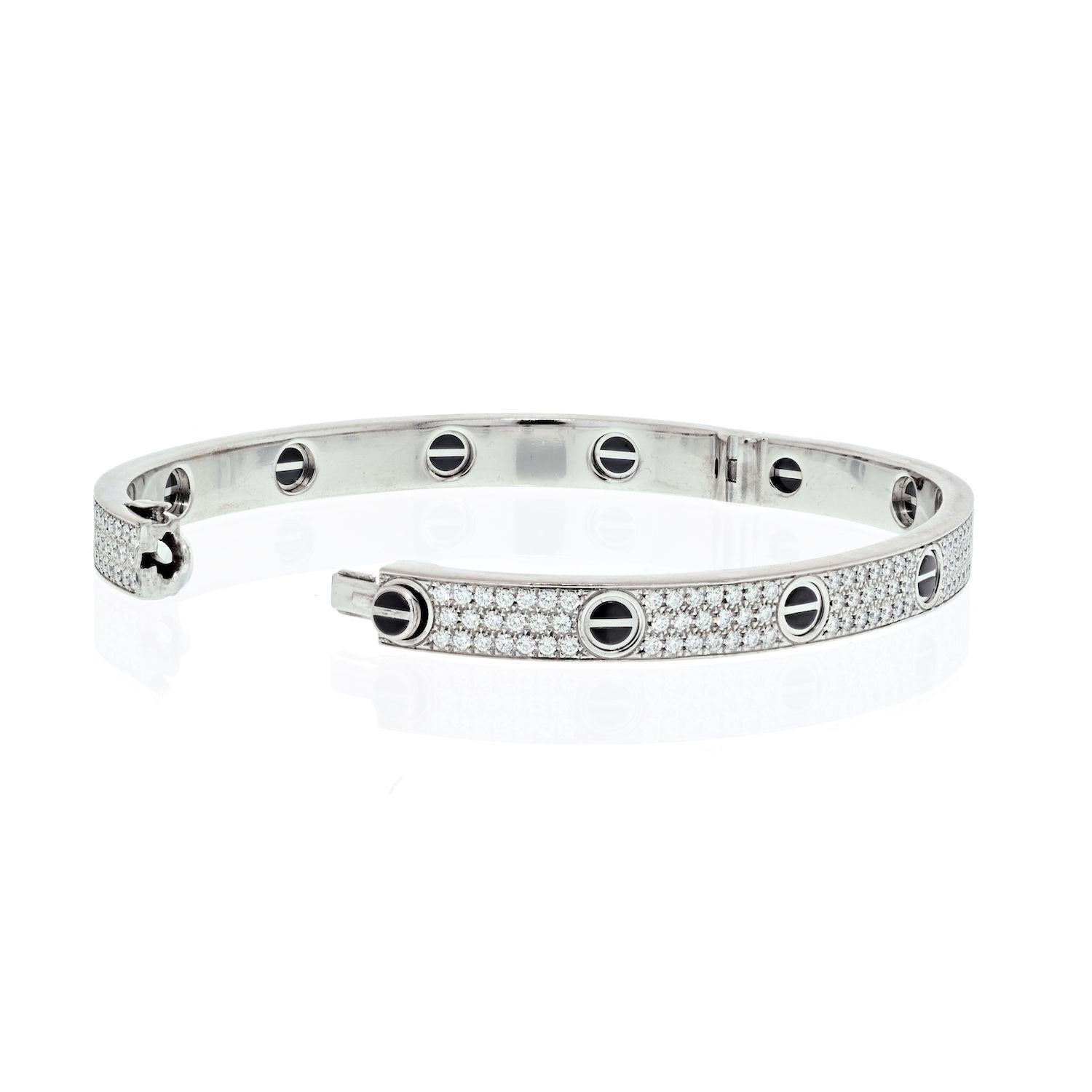 Moderne Cartier Bracelet d'amour en or blanc 18 carats avec diamants pavés