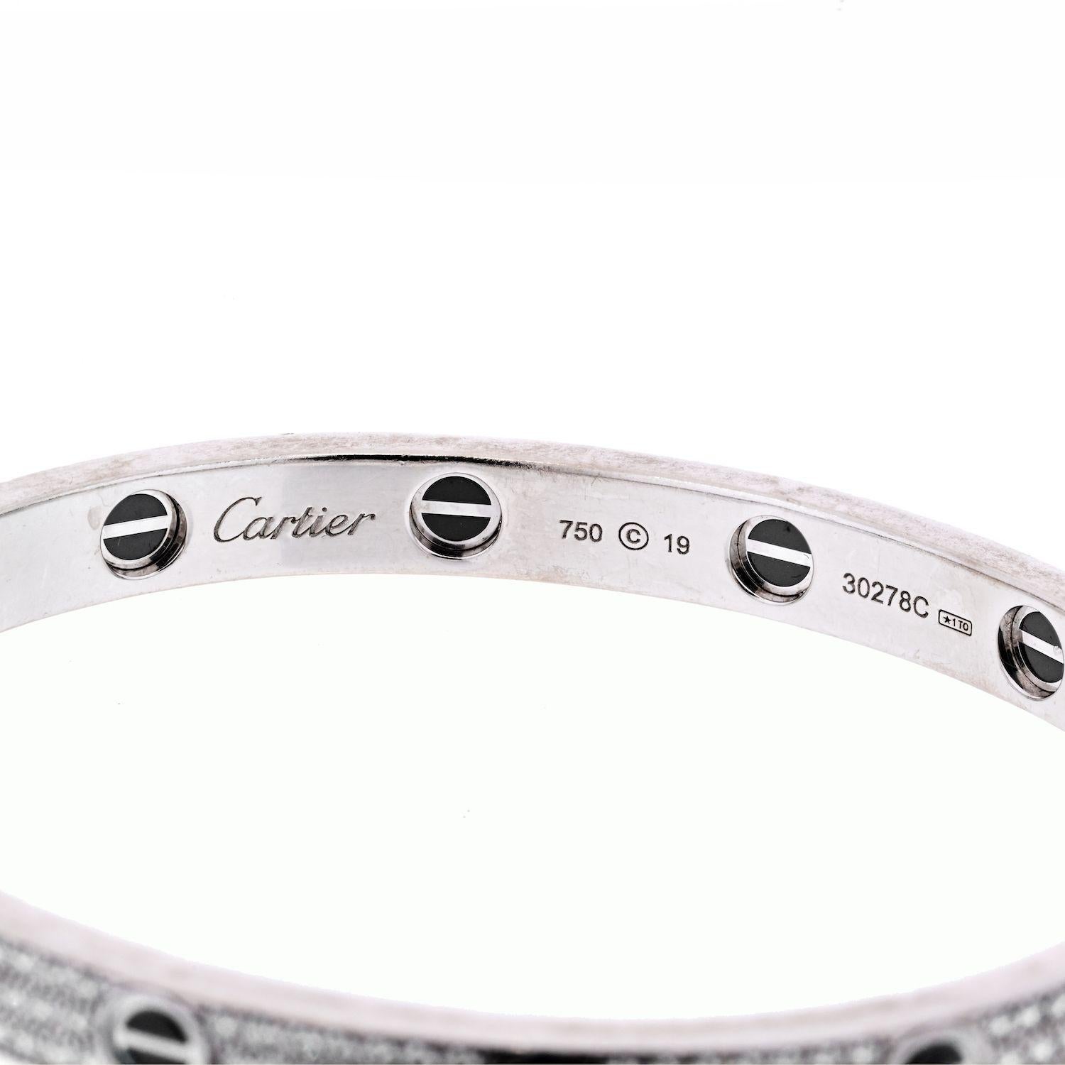Cartier Bracelet d'amour en or blanc 18 carats avec diamants pavés Excellent état à New York, NY
