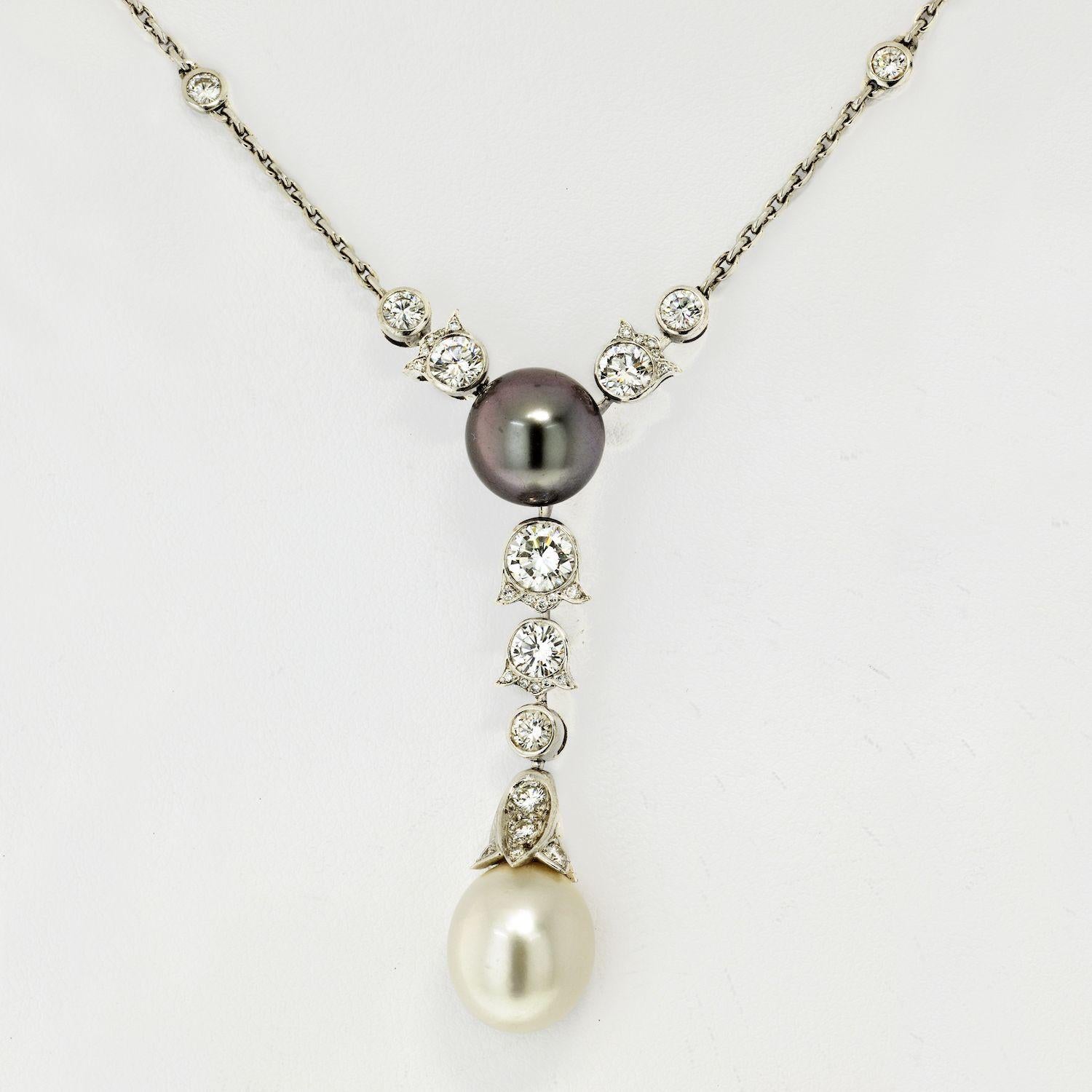 Cartier 18K White Gold Pearl and Diamond Drop Pendant Necklace In Excellent Condition In New York, NY