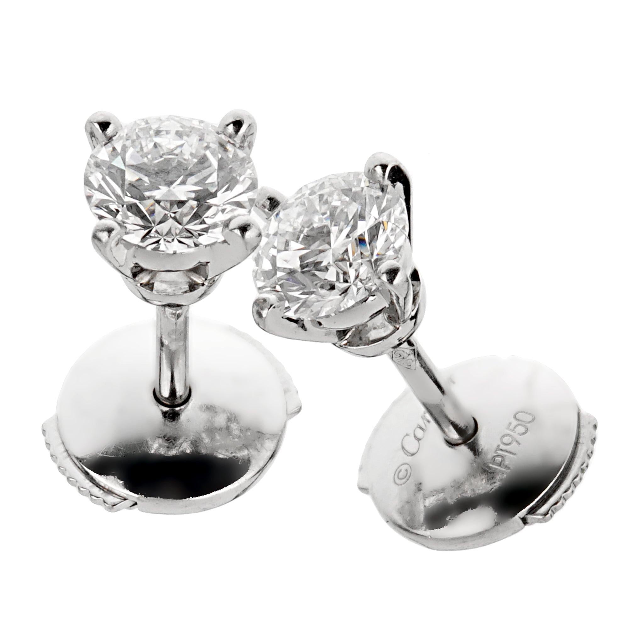 Boucles d'oreilles en or blanc 18k Cartier diamant taille brillant rond 1.08ct Excellent état - En vente à Feasterville, PA