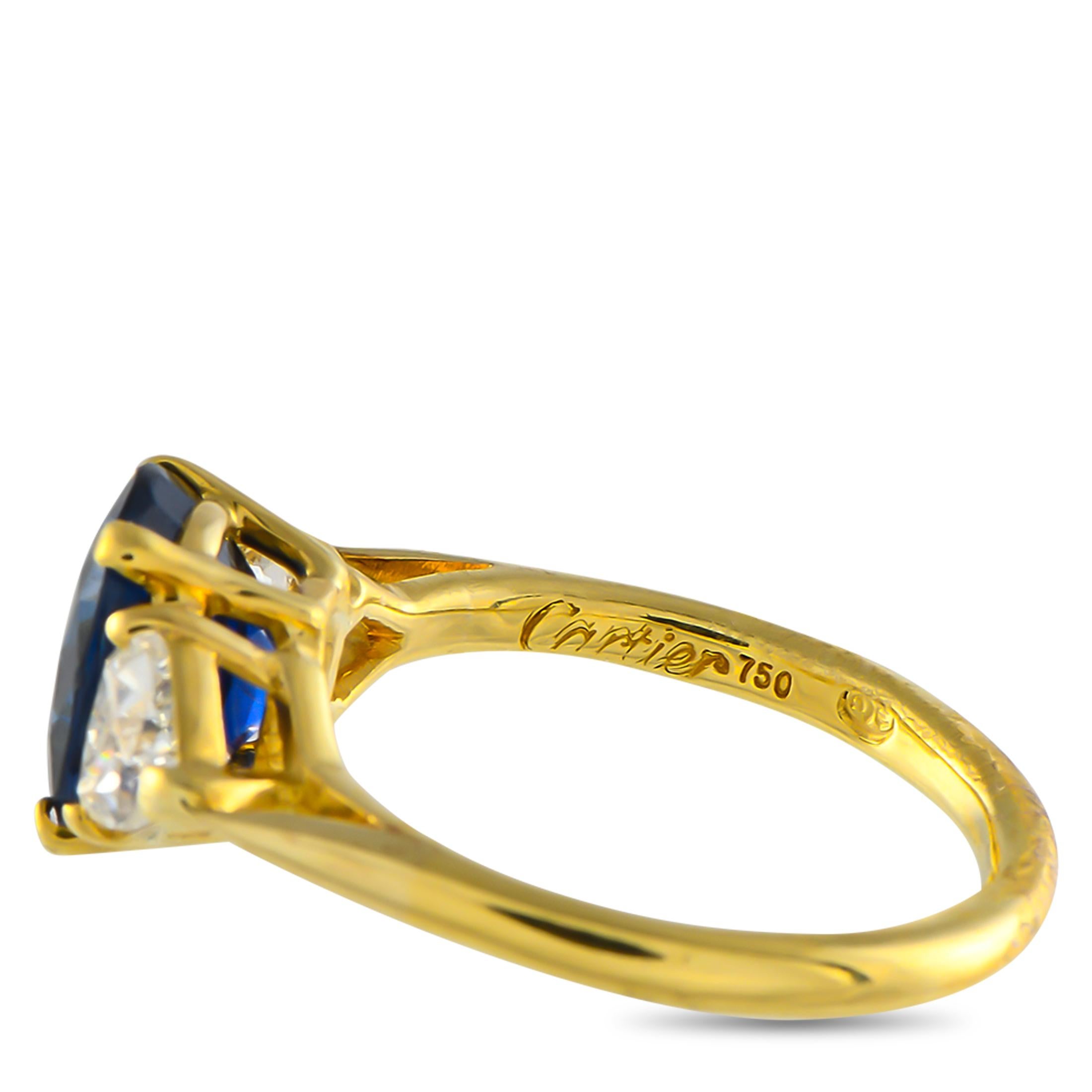 Cartier, bague à trois pierres en or jaune 18 carats, diamants 0,47 carat et saphirs Excellent état - En vente à Southampton, PA