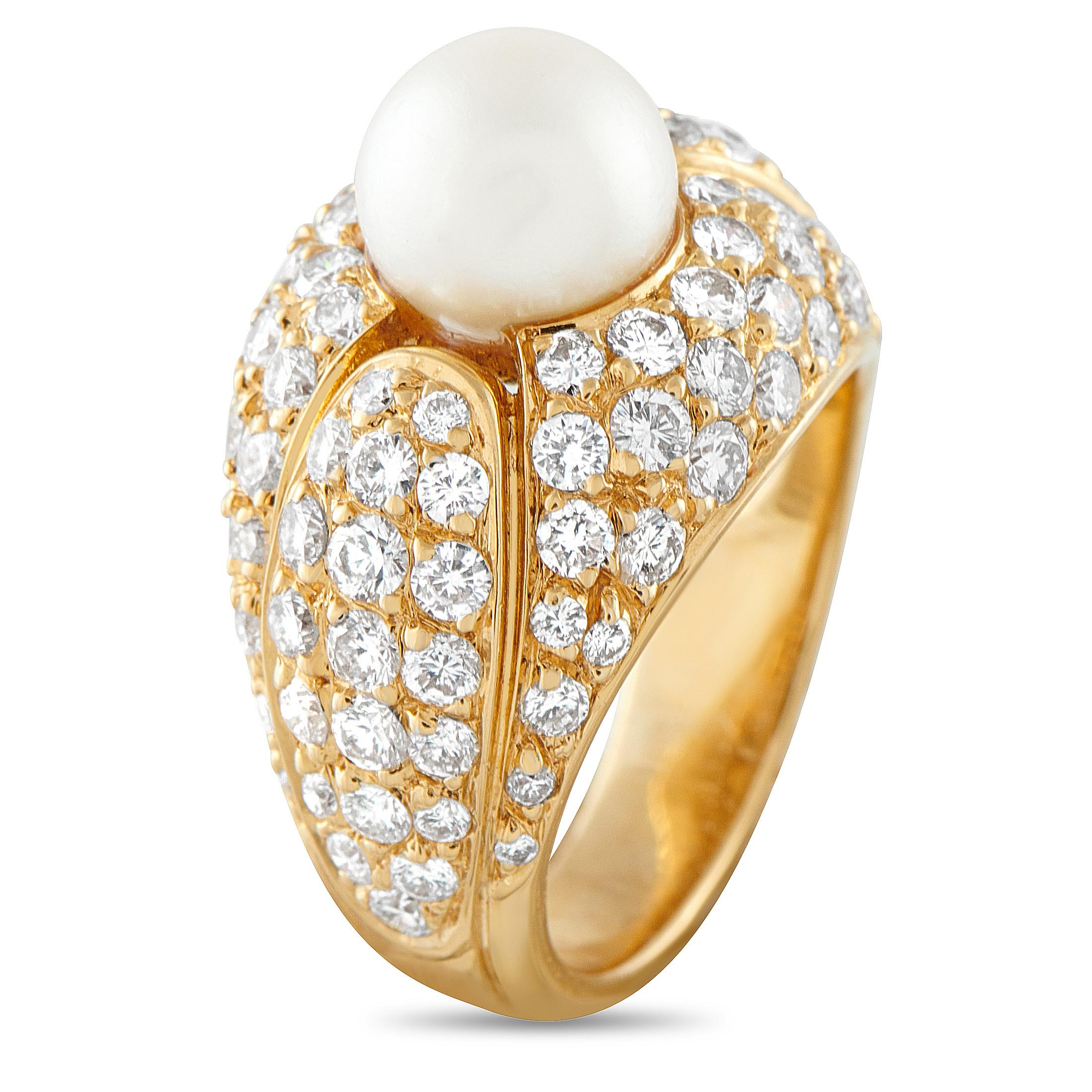 This Cartier ring flawlessly combines exceptional craftsmanship and contemporary elegance. A Pearl at the center of the 18K Yellow Gold setting offers a stylish alternative to a traditional center stone. Inset Diamonds with a total weight of 2.25