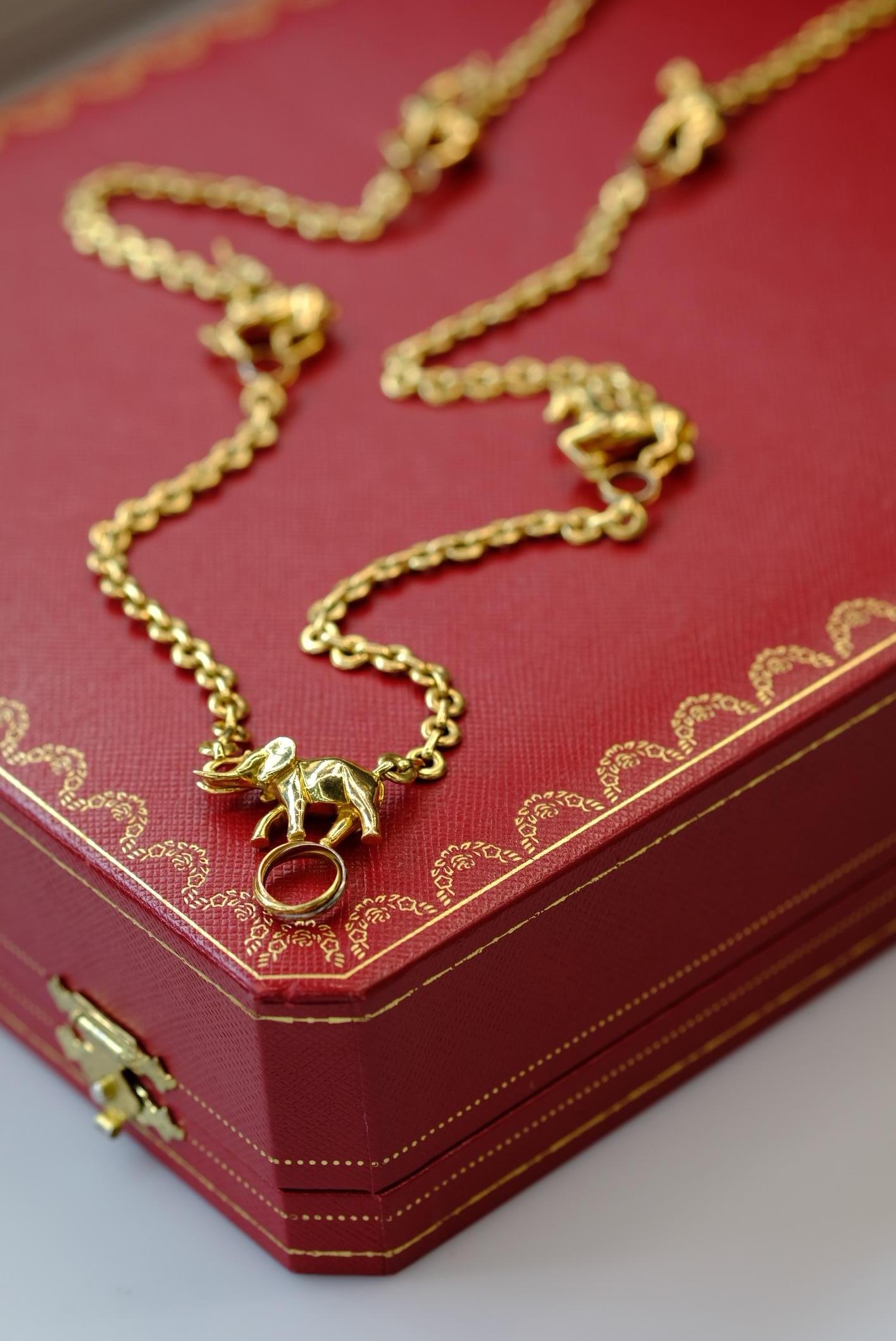 Collier en or jaune 18 cartier avec station animale sur 33 pouces en vente 1