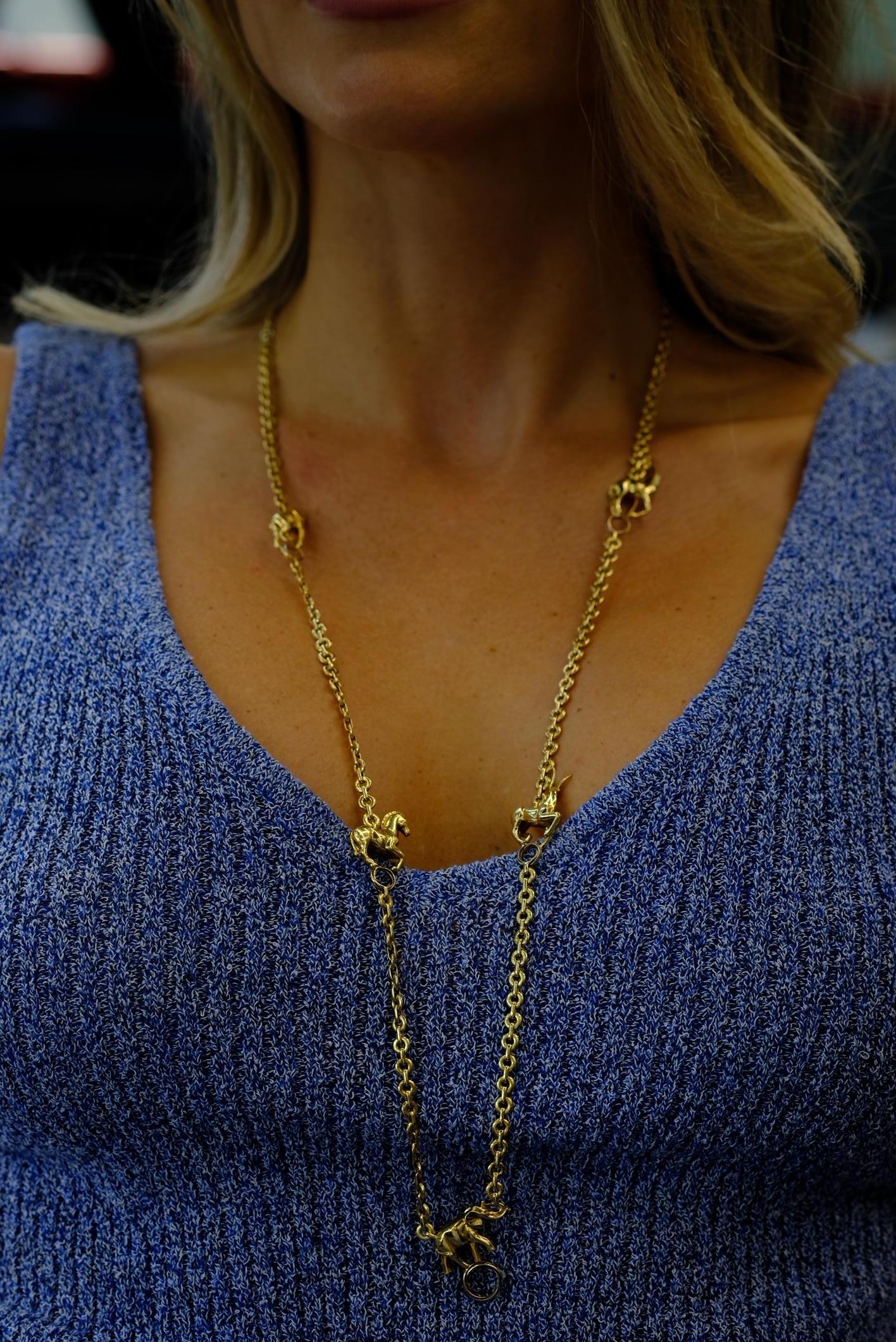 Collier en or jaune 18 cartier avec station animale sur 33 pouces en vente 3