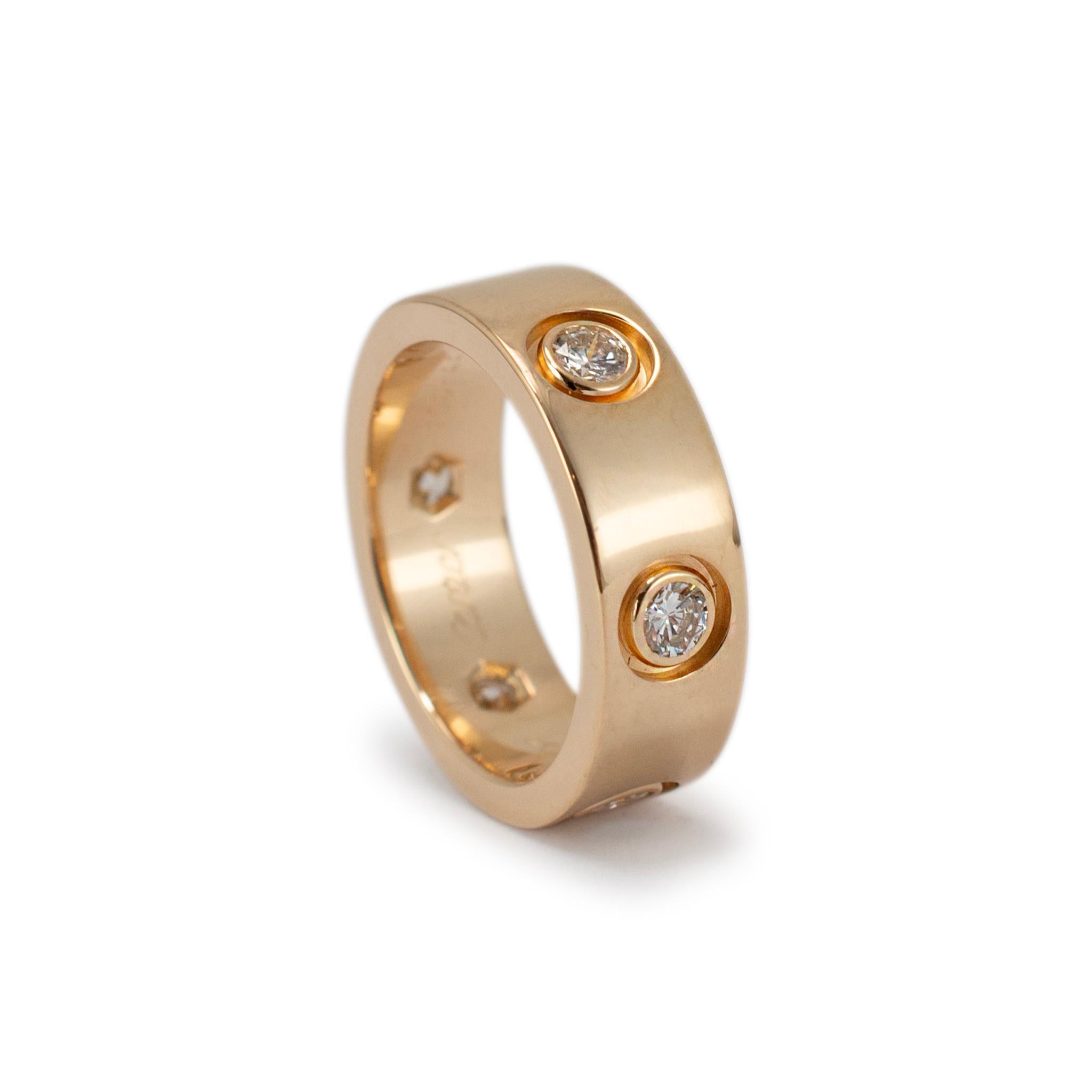Marca: Cartier

Sexo: Señoras

Tipo de metal: Oro amarillo de 18 quilates

Tamaño del anillo: 3,25

Anchura: 5,50 mm

Peso: 6.43 gramos

Alianza de oro amarillo de 18 quilates con diamantes y caña cuadrada suave. Se comprobó el metal y se determinó