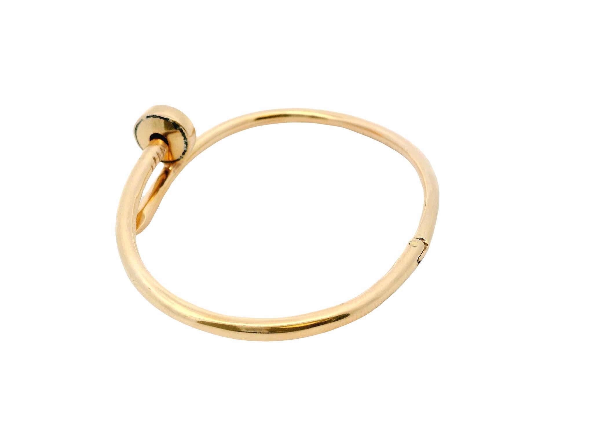 Aldo Cipullo diseñó un brazalete Cartier de la talla 16 con forma de clavo curvado, con el interior marcado: 