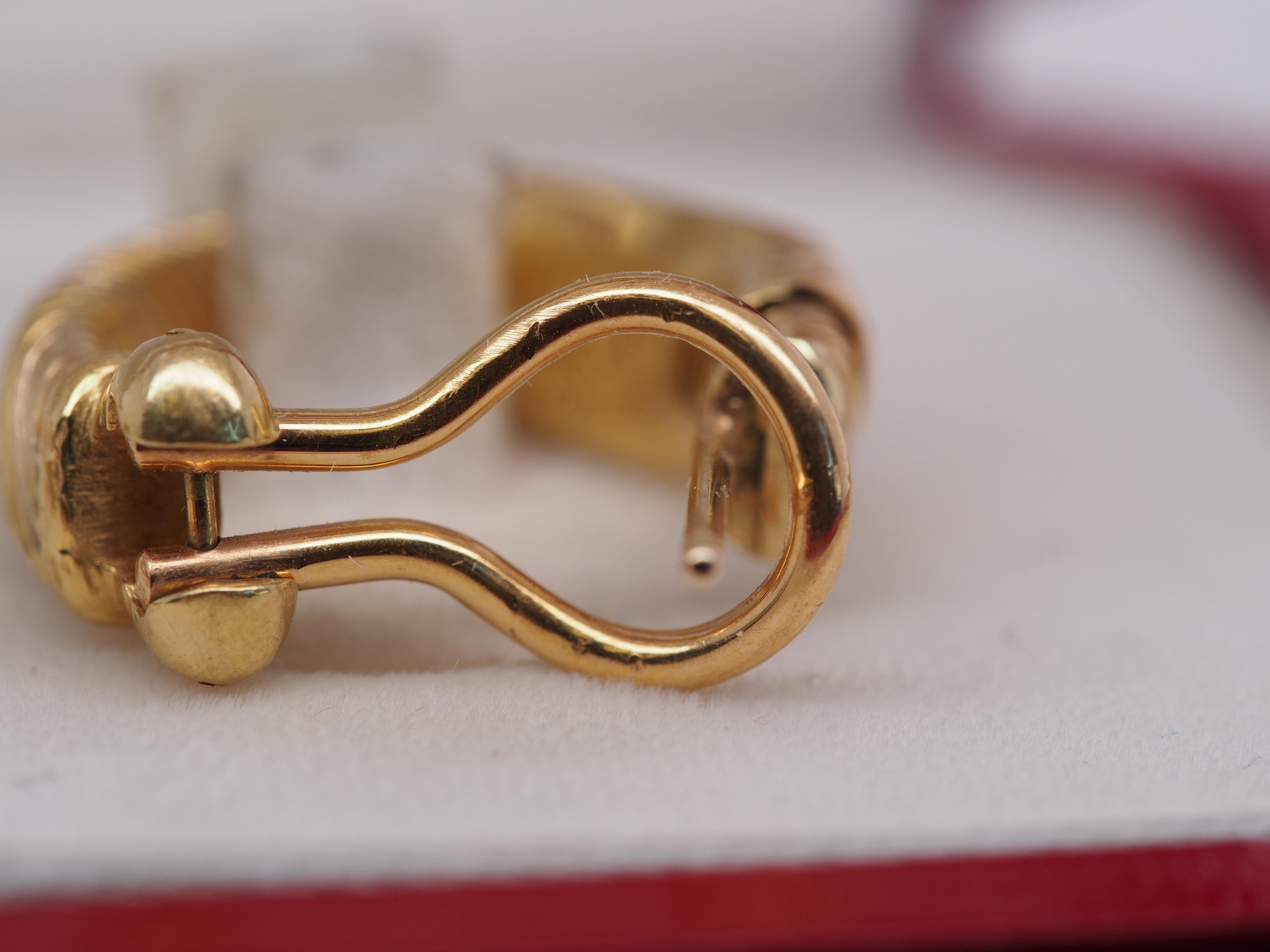 Cartier Boucles d'oreilles en or jaune 18 carats et diamants Bon état - En vente à Atlanta, GA