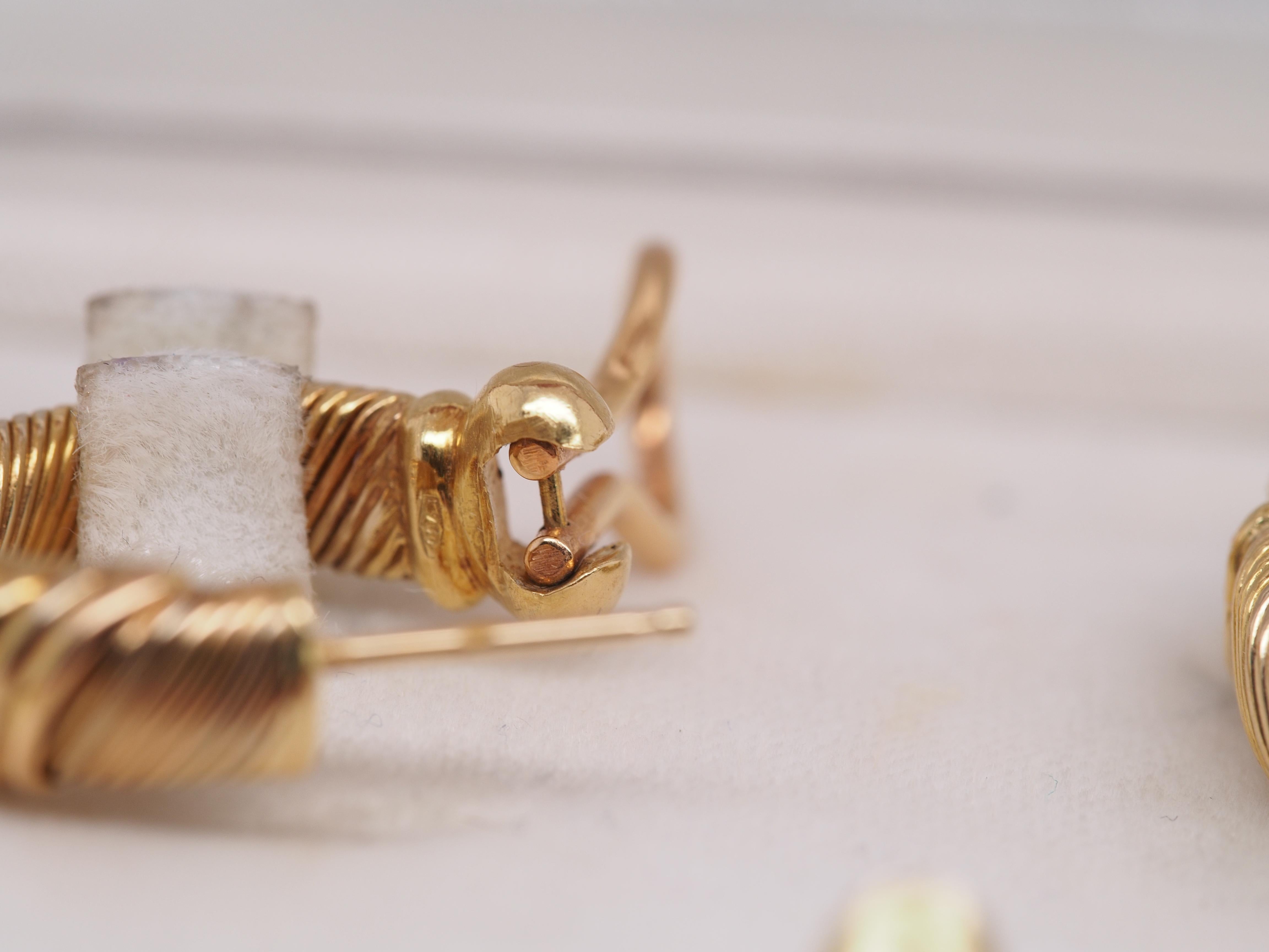 Cartier Boucles d'oreilles en or jaune 18 carats et diamants en vente 2