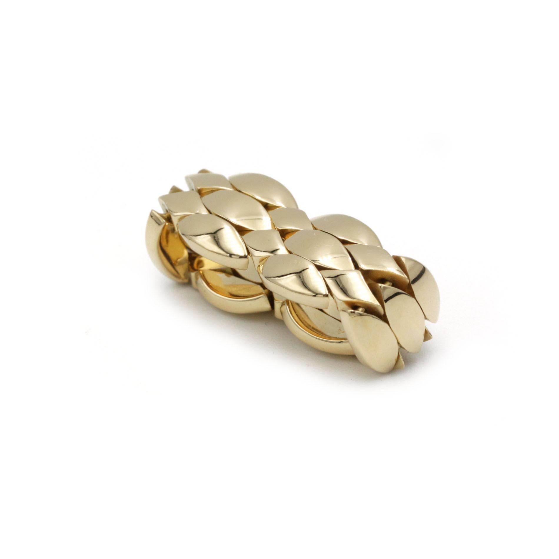 Incarnant le luxe discret synonyme de Cartier, cette bague 