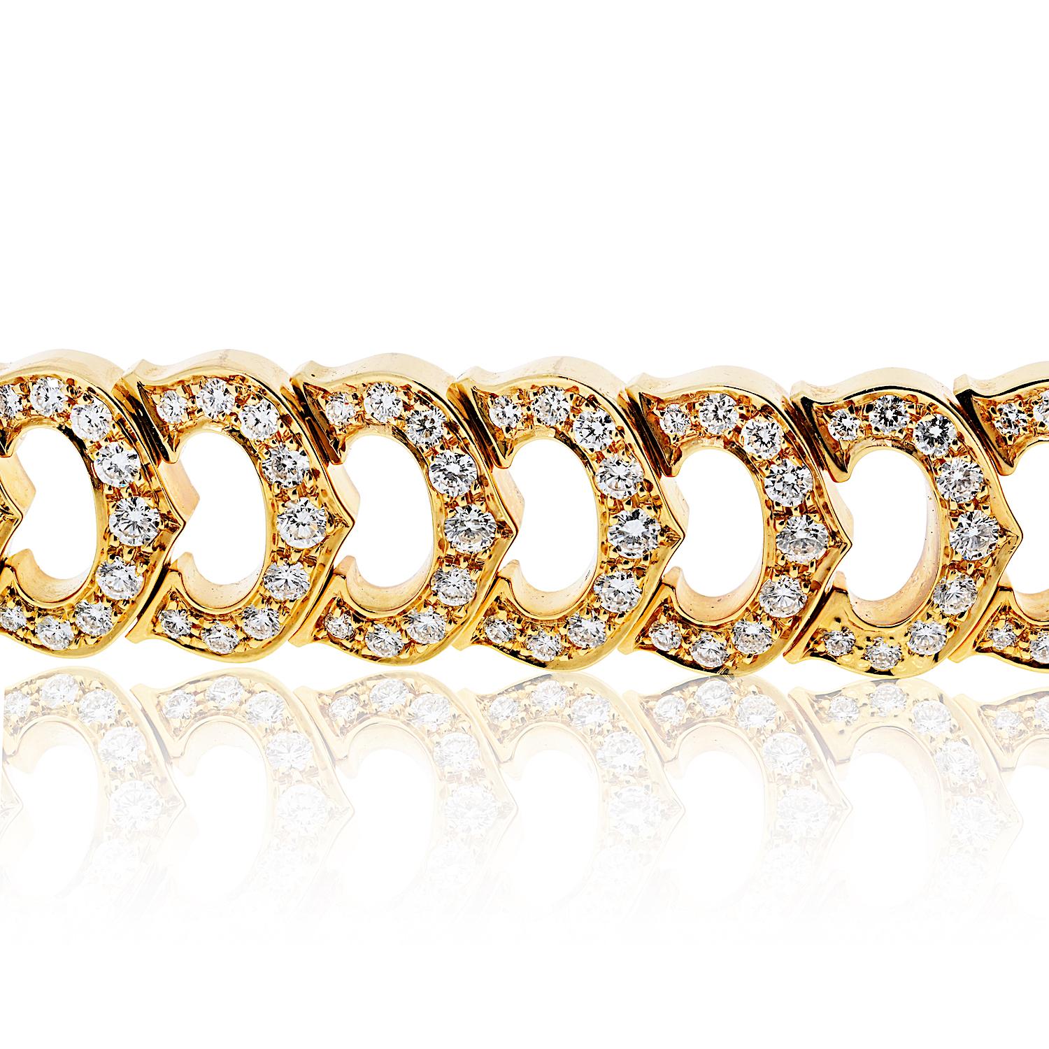 Taille ronde Bracelet en or jaune 18 carats motif C 9.30cttw diamant en vente