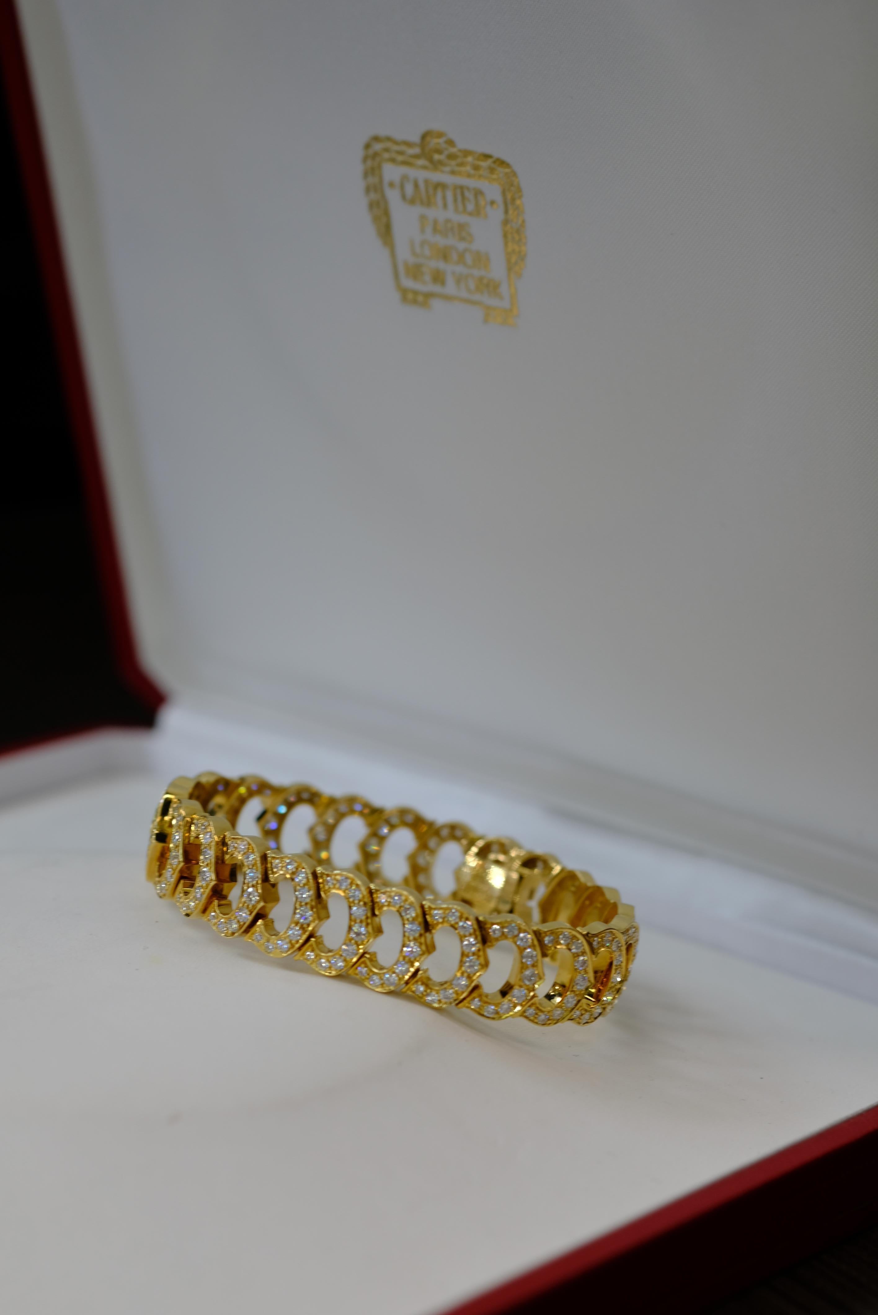 Bracelet en or jaune 18 carats motif C 9.30cttw diamant Excellent état - En vente à New York, NY