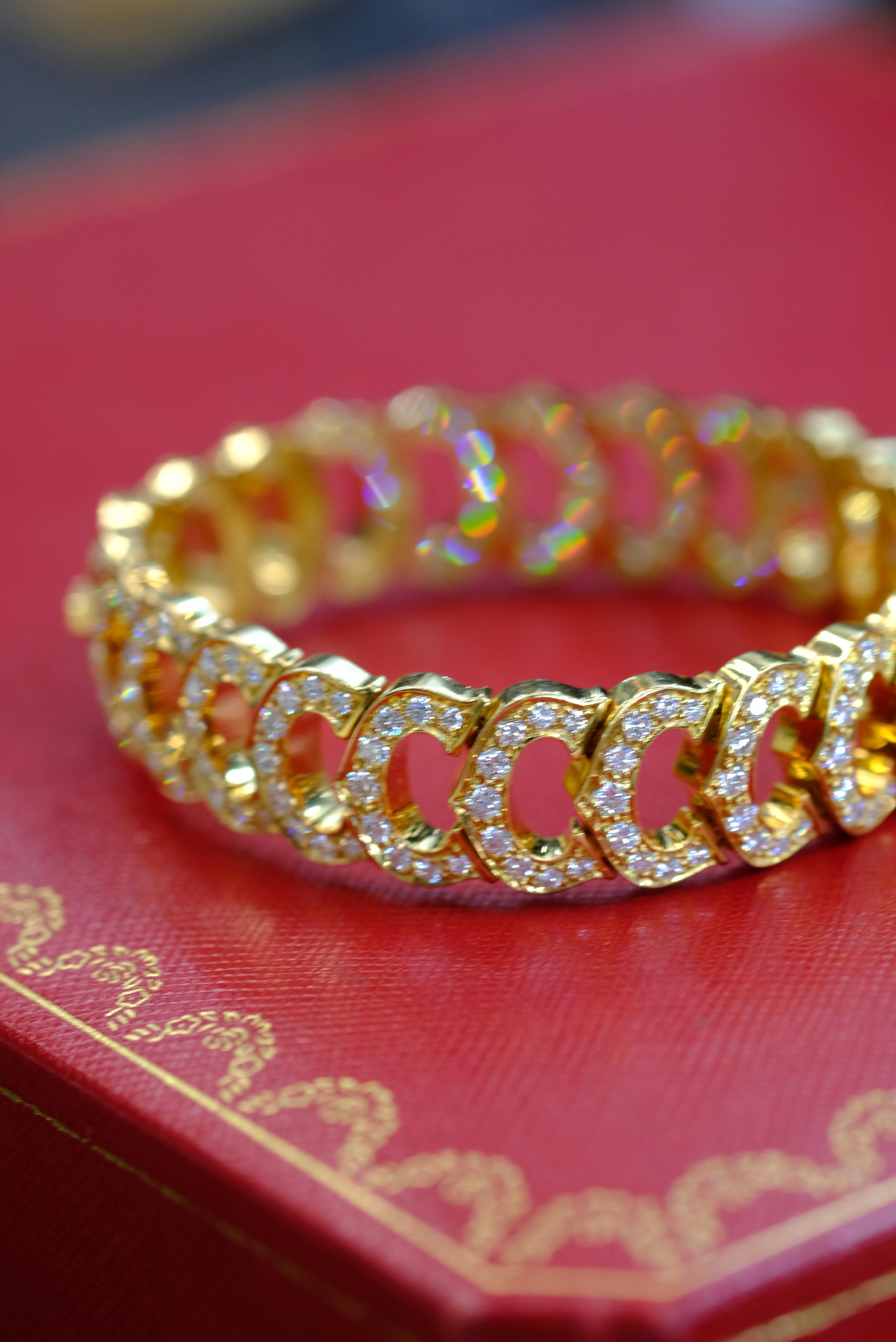 Bracelet en or jaune 18 carats motif C 9.30cttw diamant en vente 1