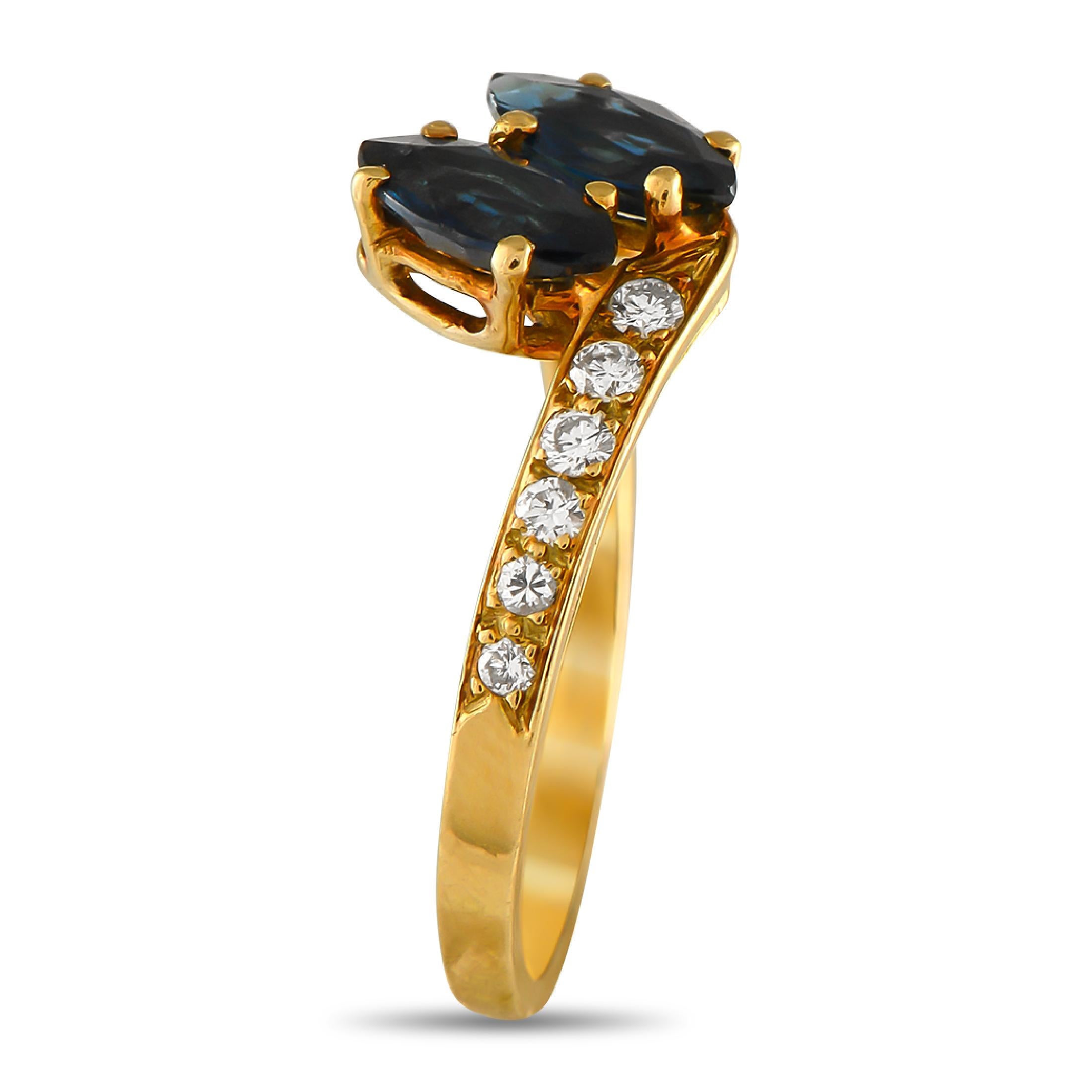 Un anello bypass Toi-et-Moi di Cartier, perfetto per celebrare un anniversario o una tappa significativa del tuo percorso amoroso. Questo anello a due pietre per te e per me presenta una fascia sottile in oro giallo 18 carati, con spalle opposte