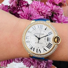 Cartier Montre-bracelet bleu ballon en or jaune 18 carats et diamants