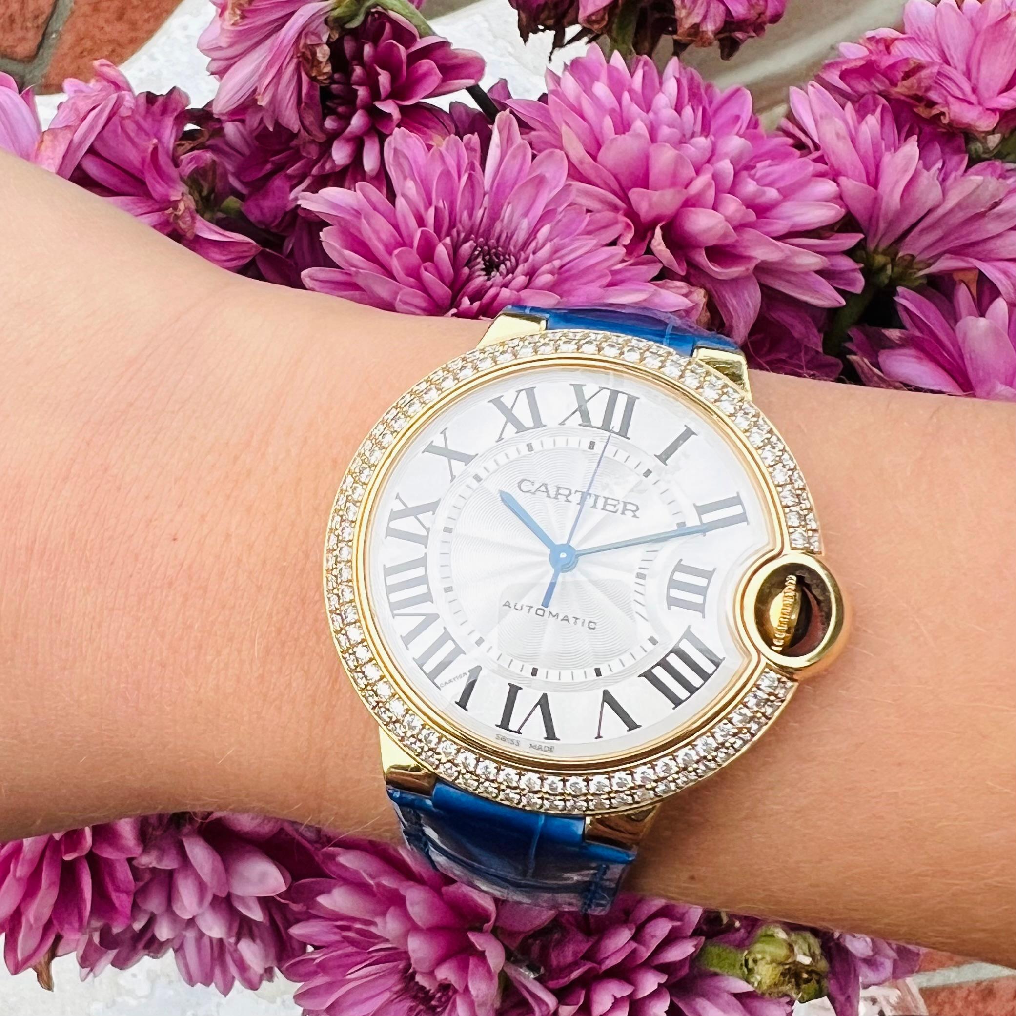 Cartier Montre-bracelet bleu ballon en or jaune 18 carats et diamants en vente 1