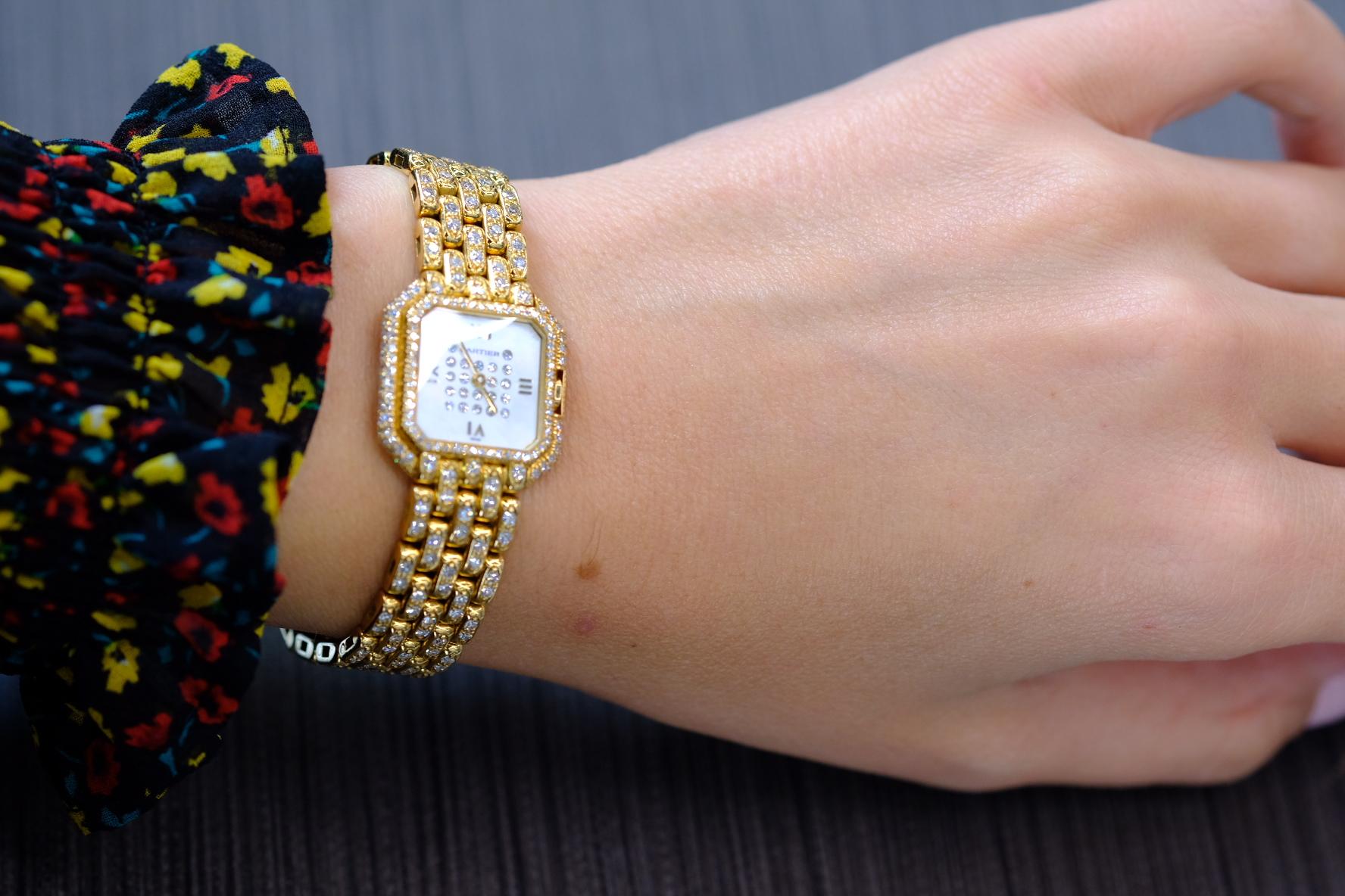 Cartier Montre-bracelet Panthère de Cartier en or jaune 18 carats et diamants Pour femmes en vente