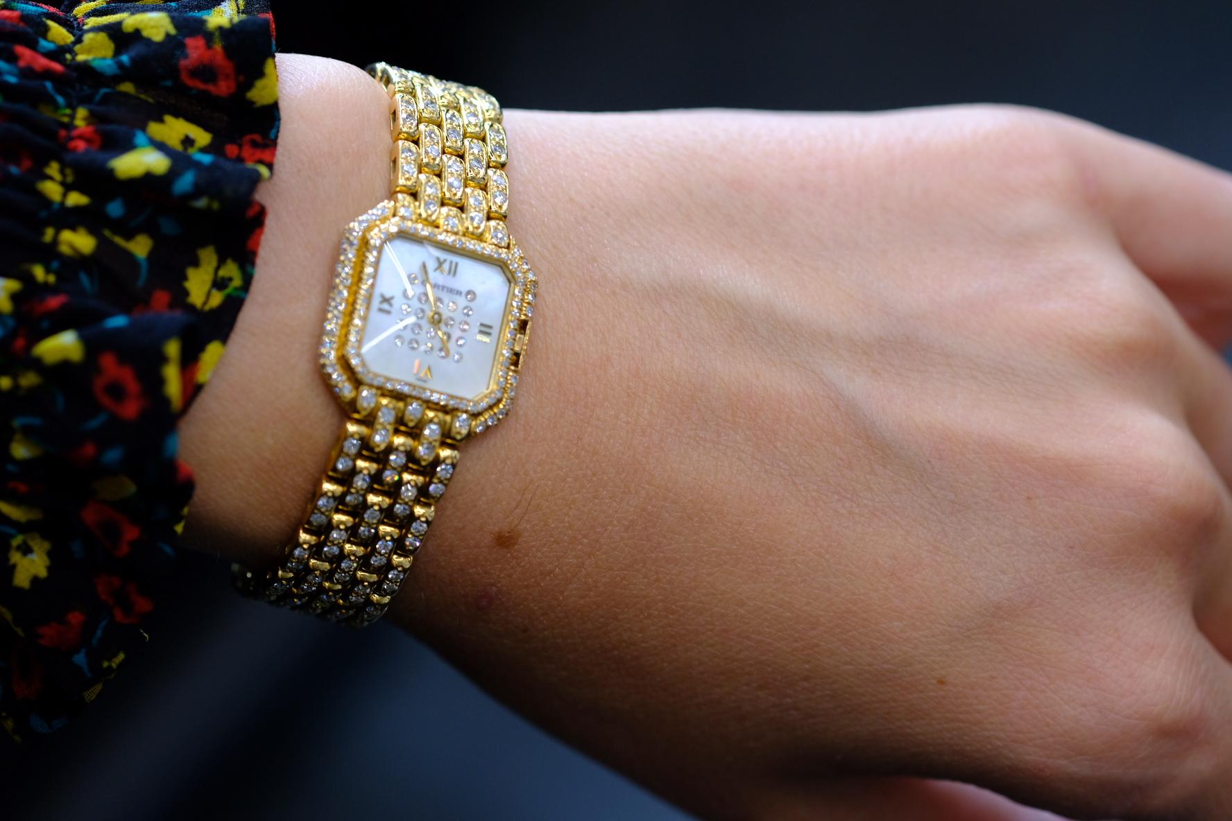 Cartier Panthere De Cartier Armbanduhr, 18 Karat Gelbgold Diamant im Angebot 2