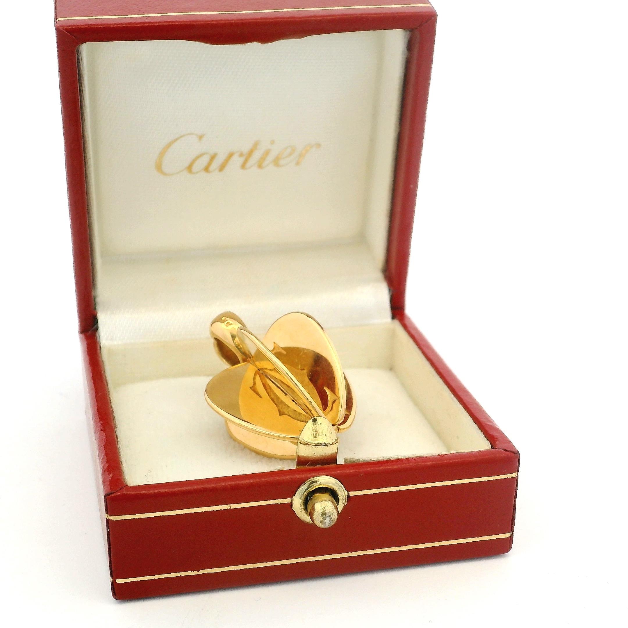 Modernista Cartier 18K Yellow Gold Double C 3D Apple Heart Pendant in vendita