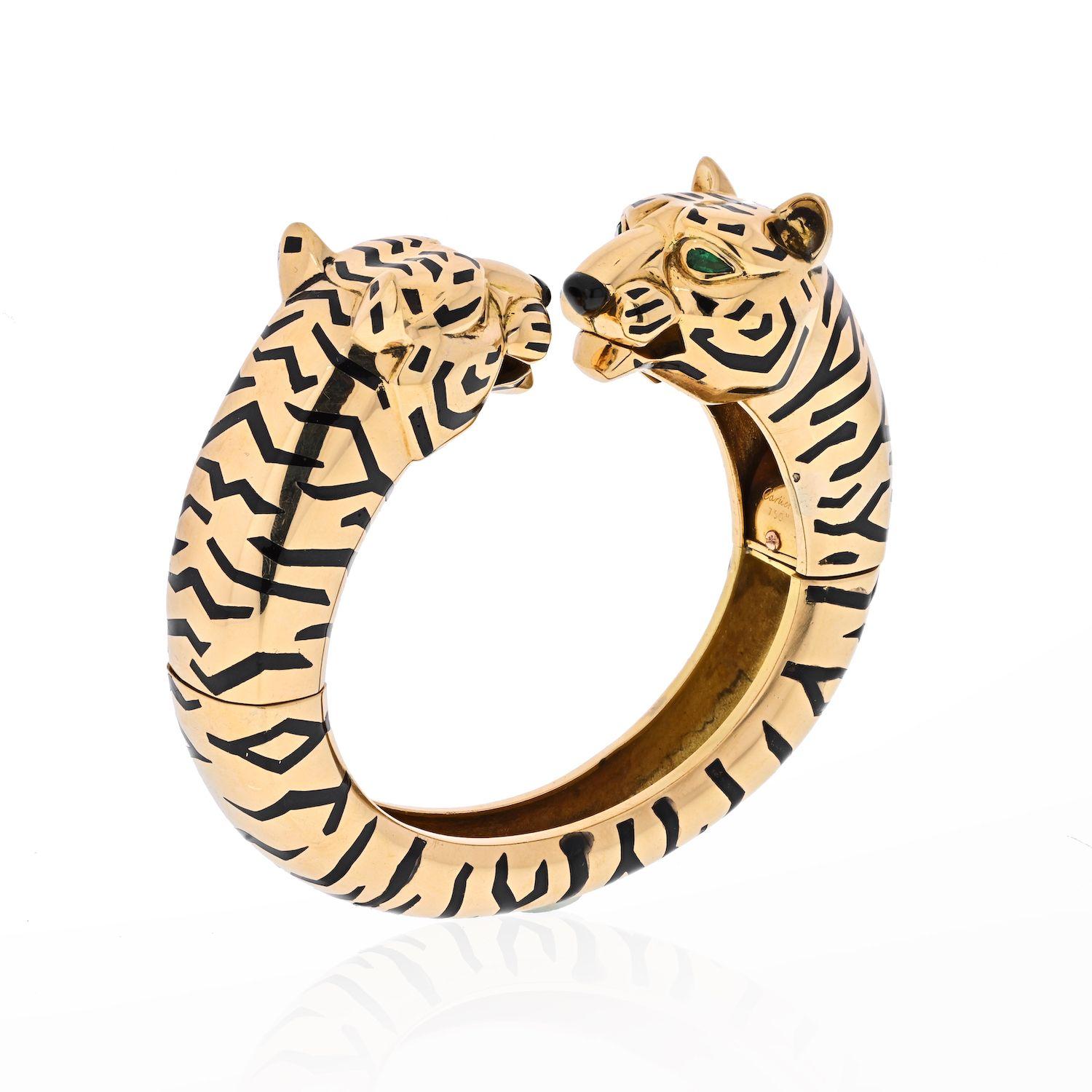 Cartier's famous panther bracelet is a must-have for jewelery. 
As early as the year 1918, Jeanne Toussaint, creator at Cartier, made it the founding myth of the jeweler, it is inseparable from the 
Cartier House.
Here for sale the opposing panther