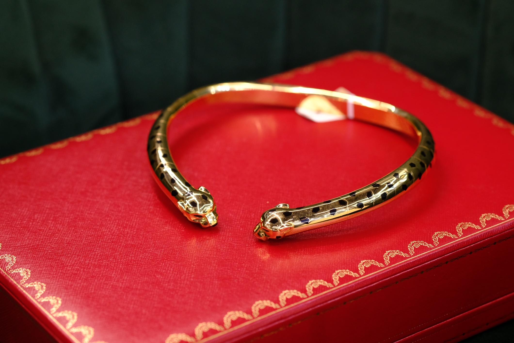 Collier double panthère en or jaune 18K de Cartier Excellent état - En vente à New York, NY