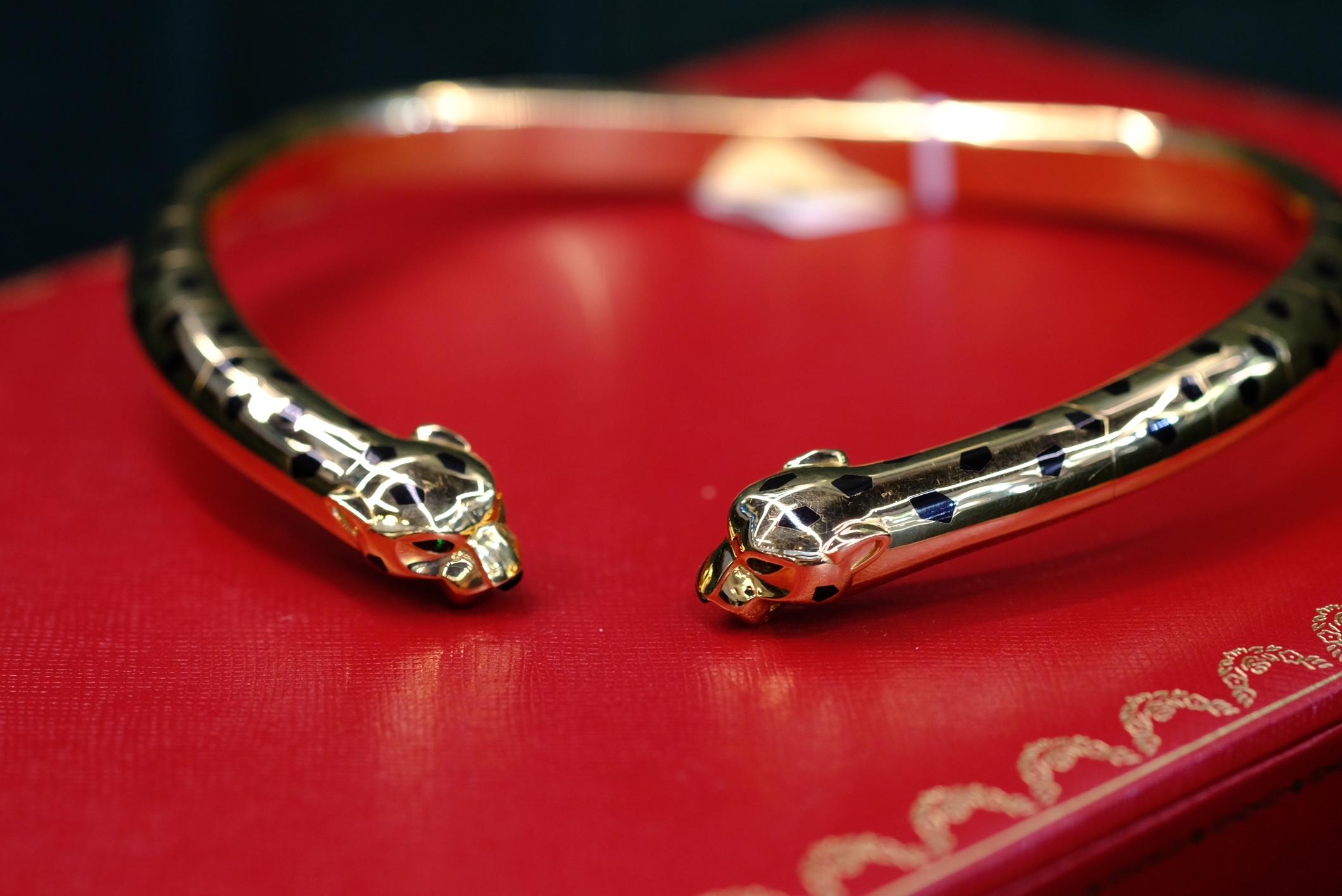 Collier double panthère en or jaune 18K de Cartier Pour femmes en vente