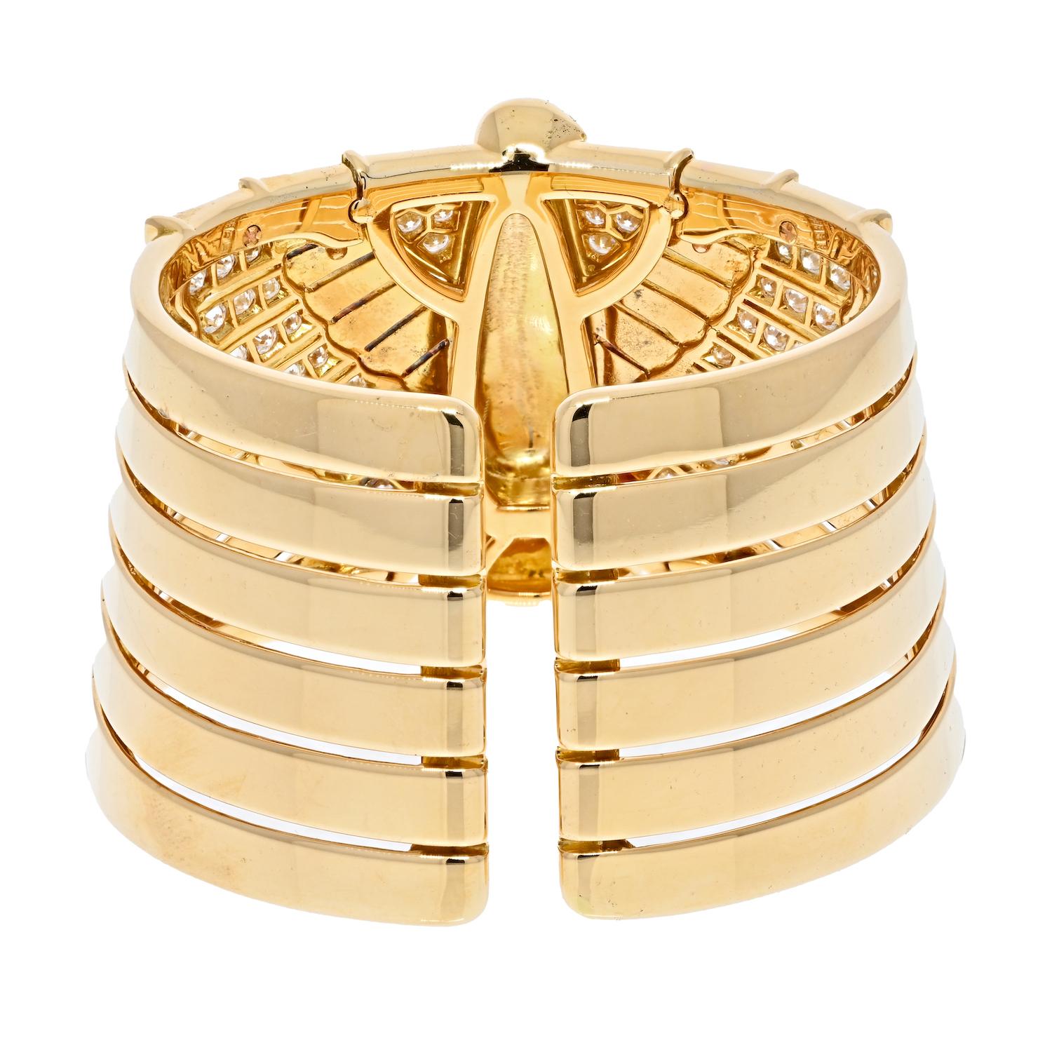 Taille ronde Cartier Bracelet fauconnier égyptien Horus en or jaune 18 carats en vente