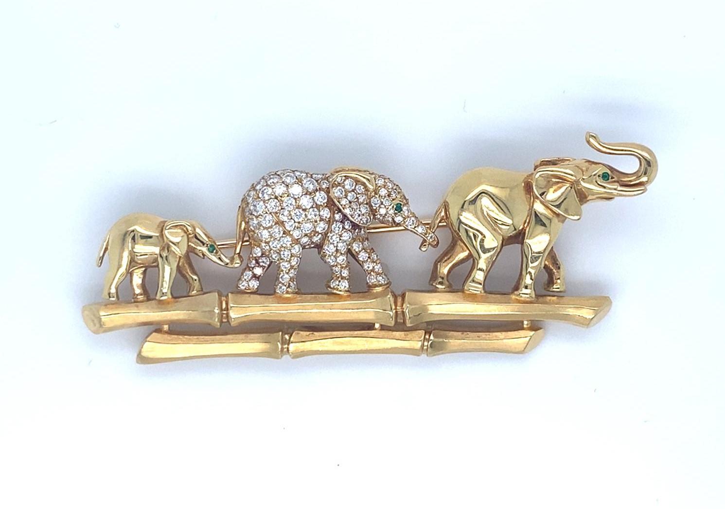 Gorgeous brooch pasted in 18k yellow gold featuring three elephants with green emerald accenting eyes and the middle elephant is covered in pave diamonds by Cartier.
Previously sold at Bonhams Lot 29 (Dec 8th, 2015).
Piece is in good