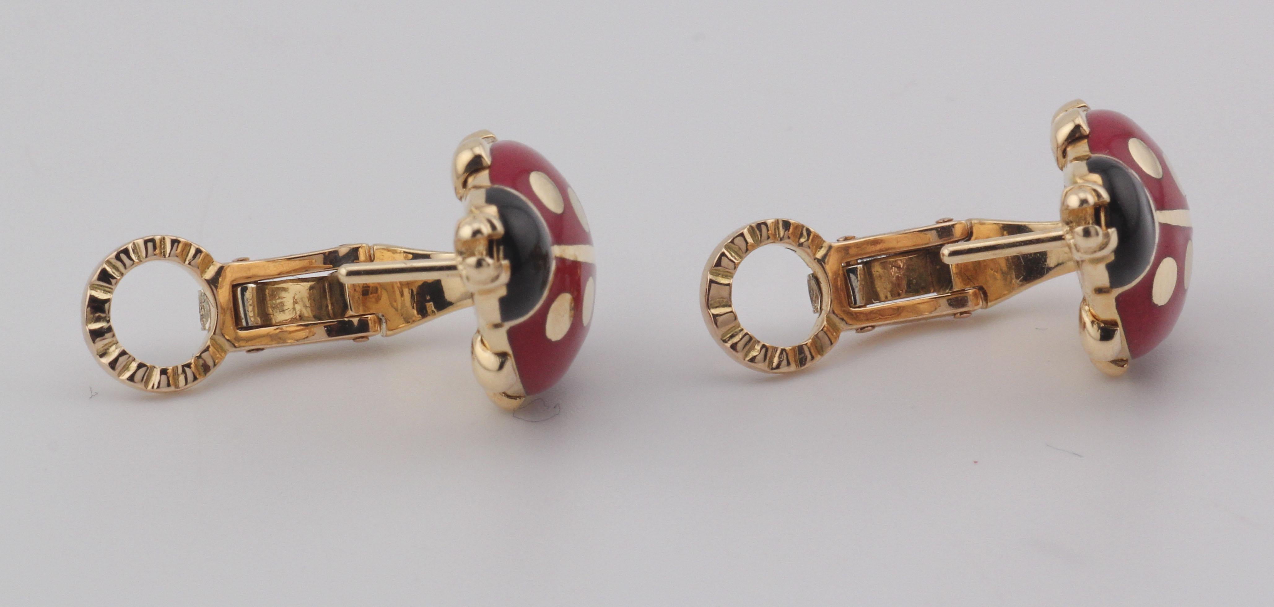 Donna Orecchini Cartier in oro giallo 18 carati e smalto a forma di coccinella in vendita