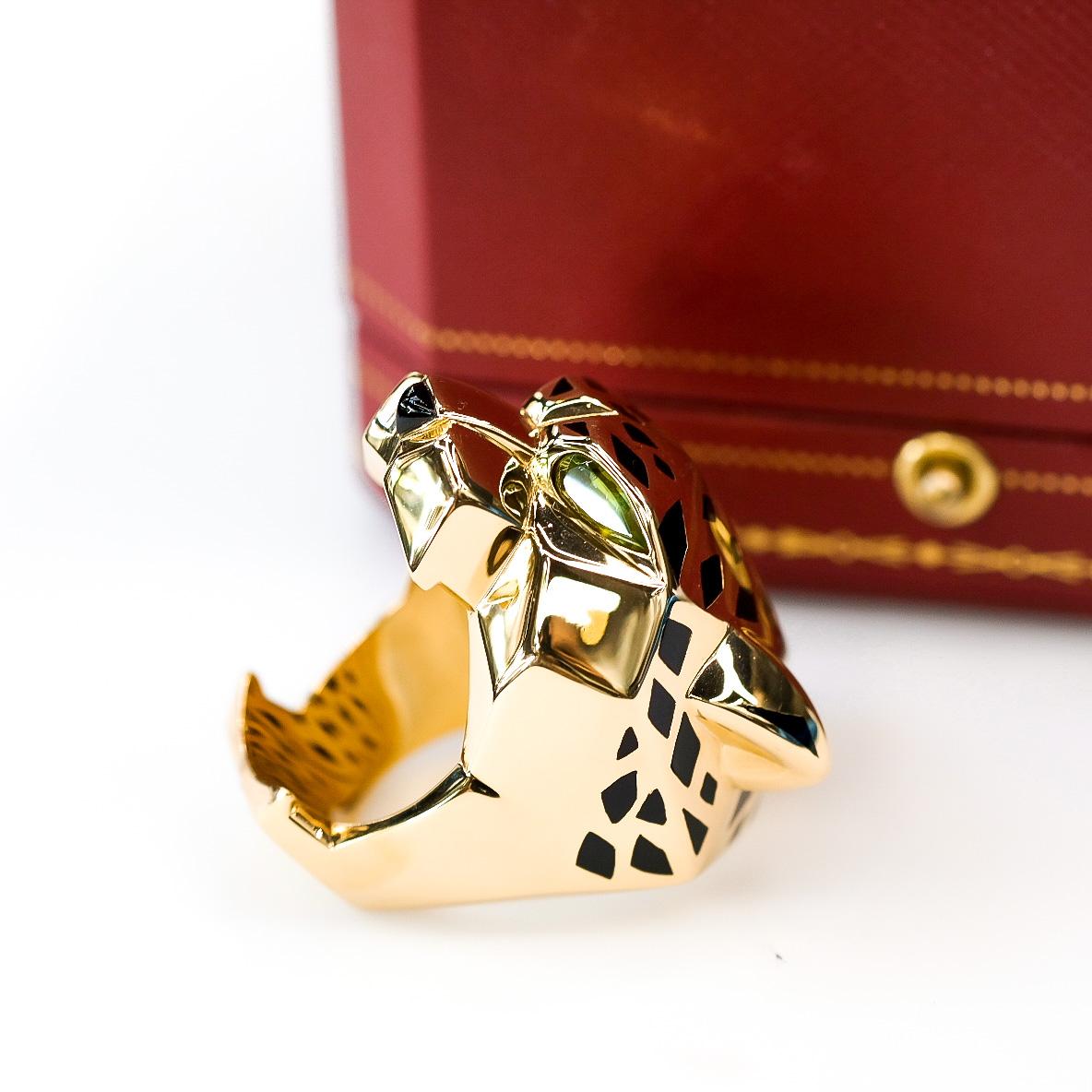Cartier, bague en or jaune 18 carats EU 53 tête de panthère au design solide et tacheté Excellent état - En vente à New York, NY