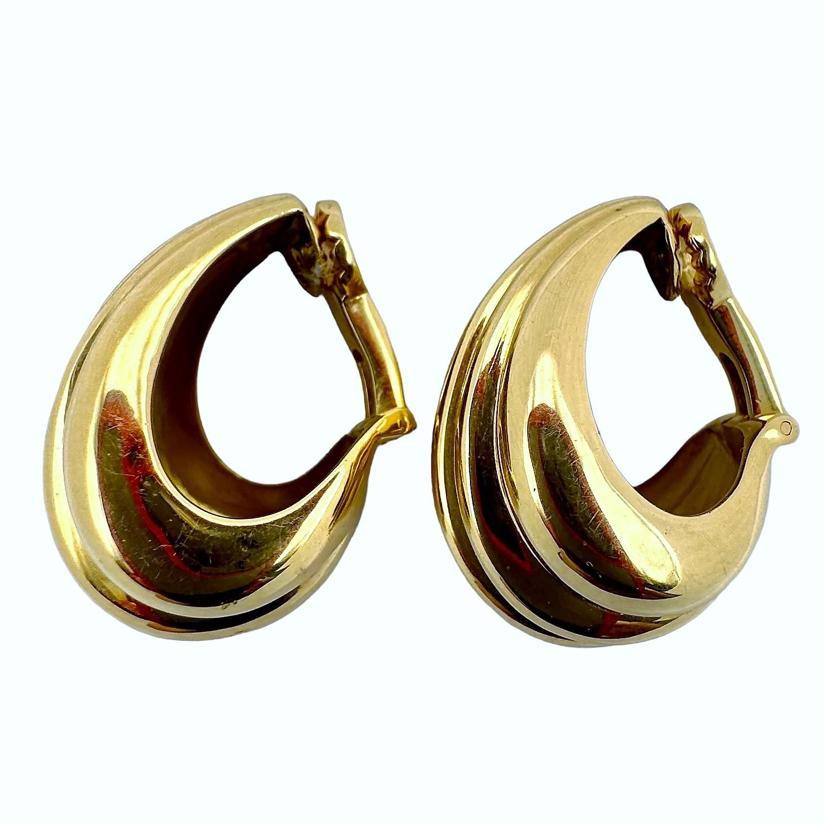 Cartier 18K Yellow Gold Fluted Wide J Hoop Earrings In Good Condition In Palm Beach, FL