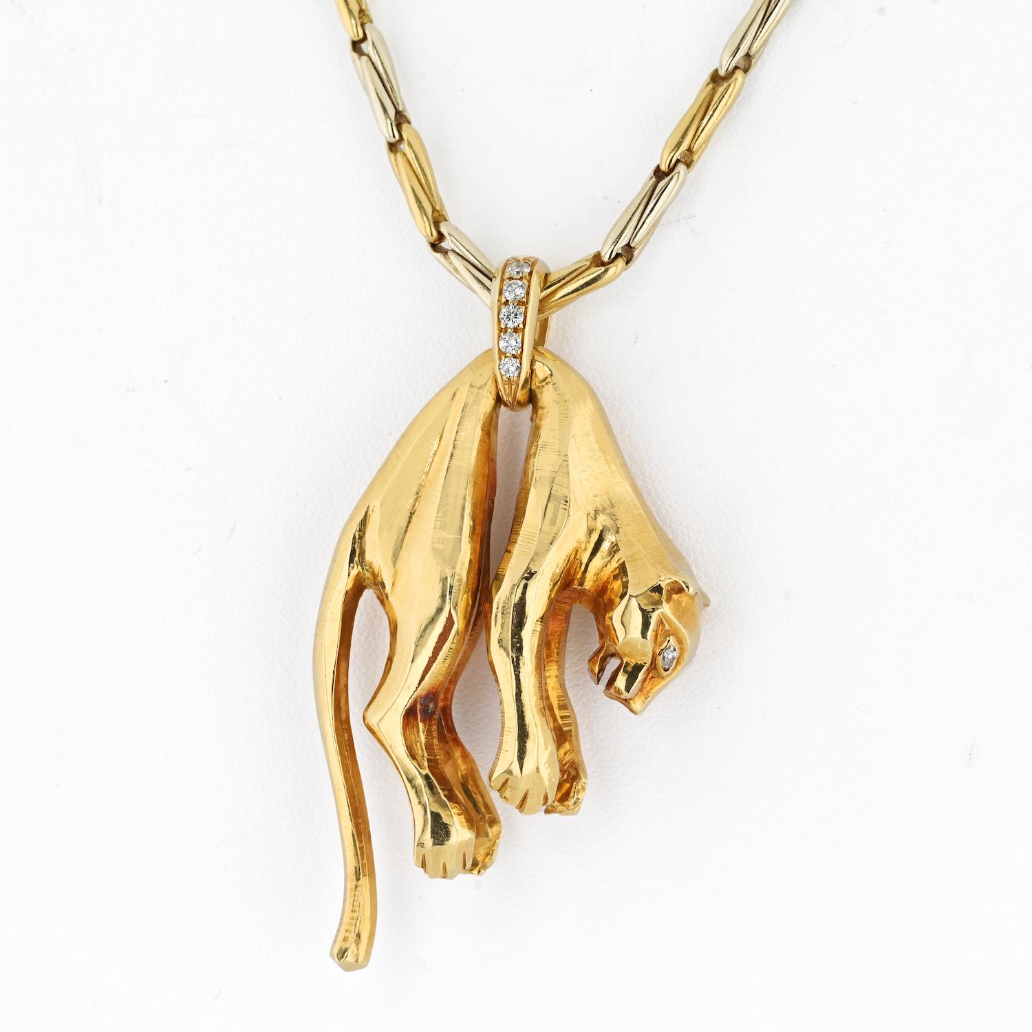 Cartier 18 Karat Gelbgold Ikonische Halskette mit hängendem Panther-Anhänger (Rundschliff) im Angebot