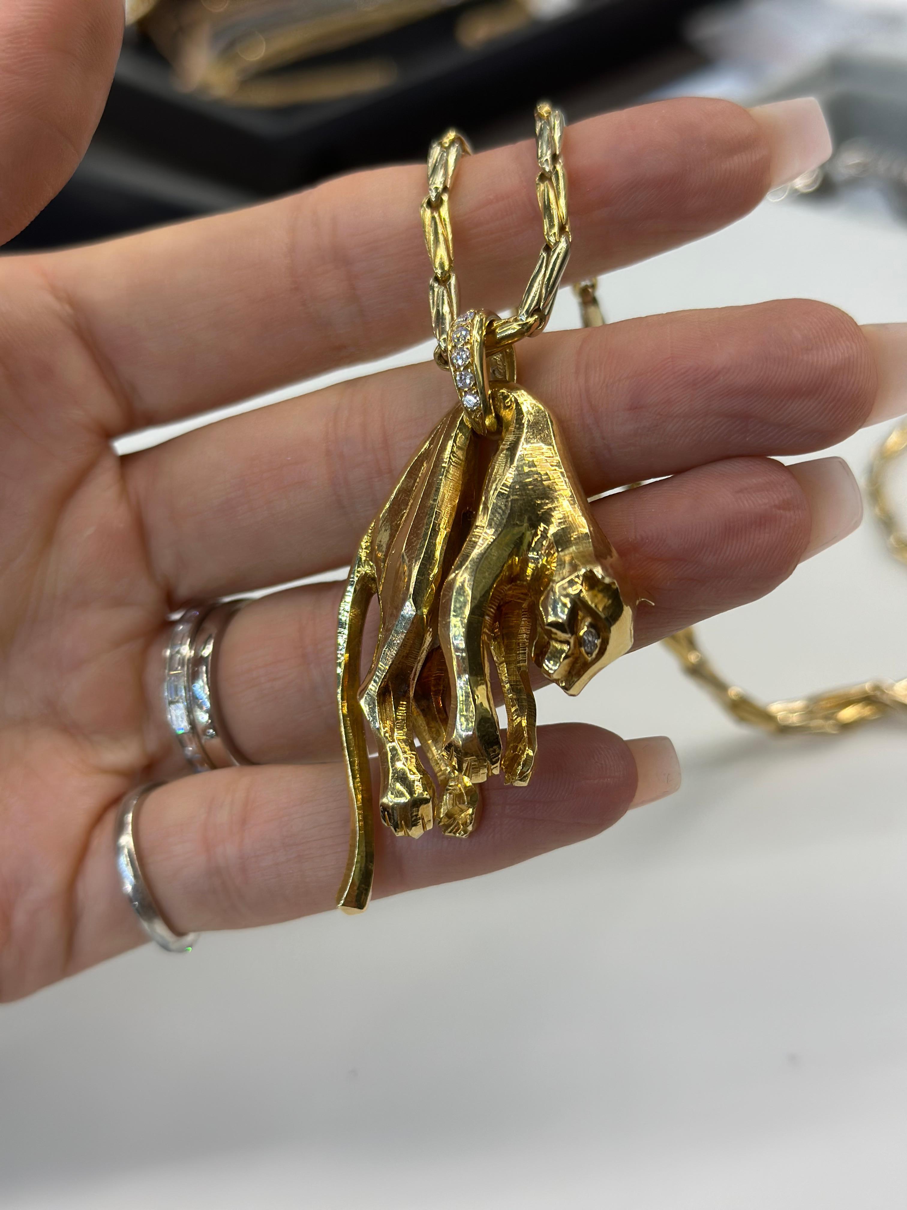 Cartier 18 Karat Gelbgold Ikonische Halskette mit hängendem Panther-Anhänger im Angebot 3