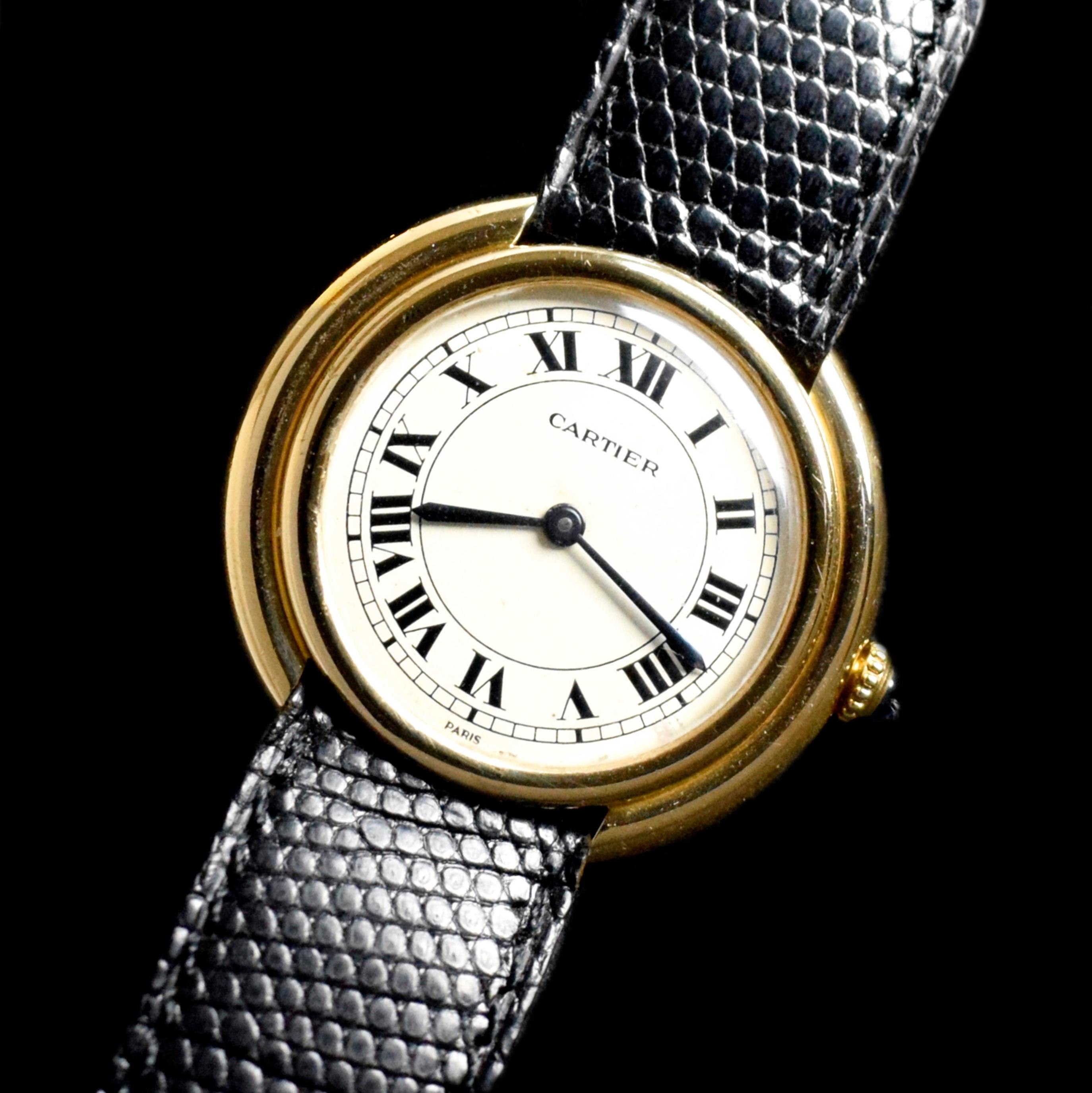 Marke: Cartier
Modell: Jumbo Vendome
Jahr: 1970-1980er Jahre
Seriennummer: 17003xxxx

Referenz: C04325

Die Cartier Gelbgold Jumbo Vendôme Automatic 17003 ist ein markanter und unverwechselbarer Zeitmesser der renommierten Marke Cartier. Im