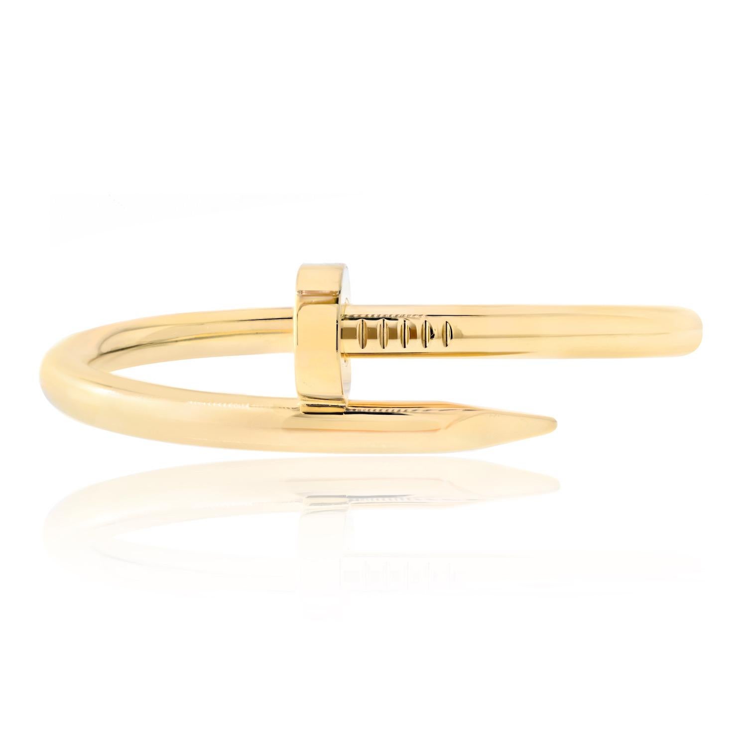 Le bracelet Juste Un Clou de Cartier, une réinterprétation audacieuse d'un objet du quotidien transformé en un superbe bijou. Conçu dans la forme emblématique d'un clou, ce bracelet témoigne de l'esprit d'innovation et du savoir-faire exquis de