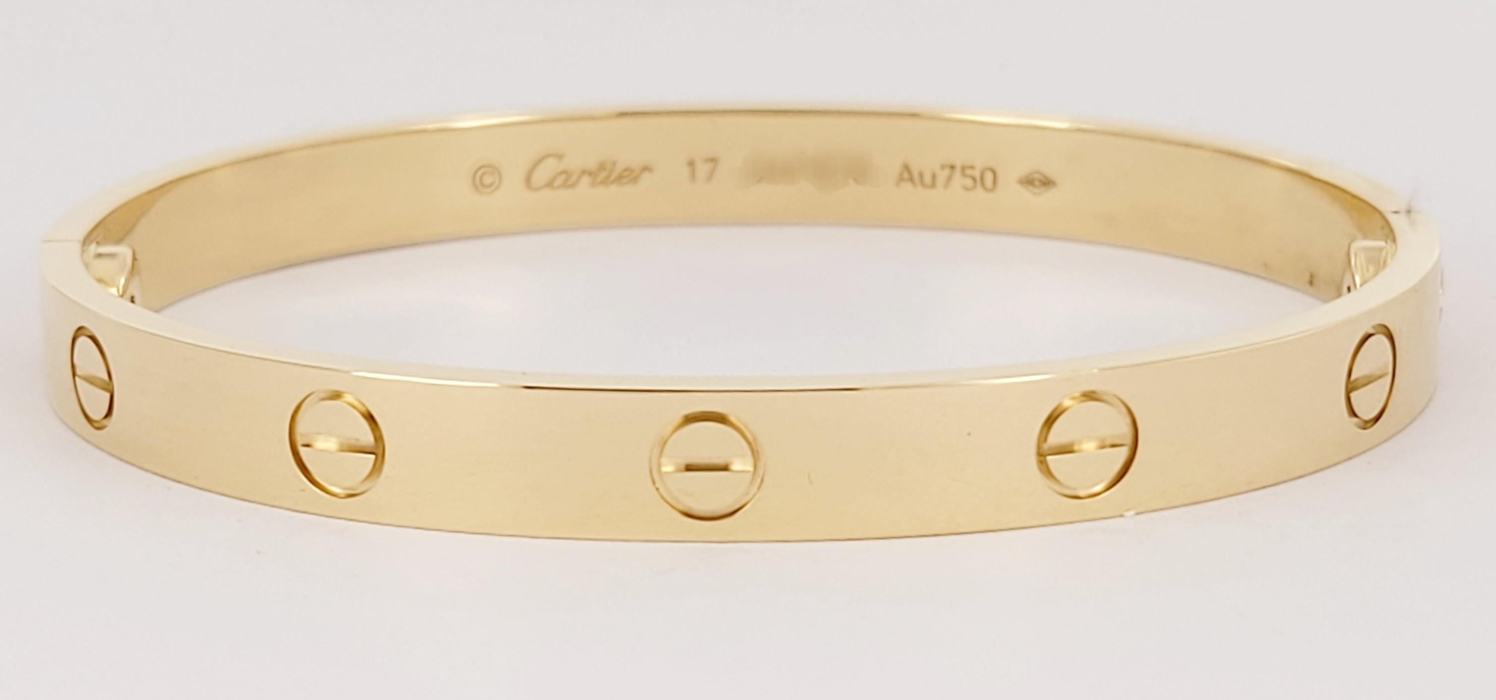 Marque Cartier 
Style LOVE 
Matière Or jaune 18K
Bracelet Taille 17
Largeur du bracelet 6,1 mm
Circonférence 6.25''
Poids du bracelet 19,8 gr
Mint Condition, Like New 
Livrée avec sa boîte et son tournevis de Cartier, sans papiers.