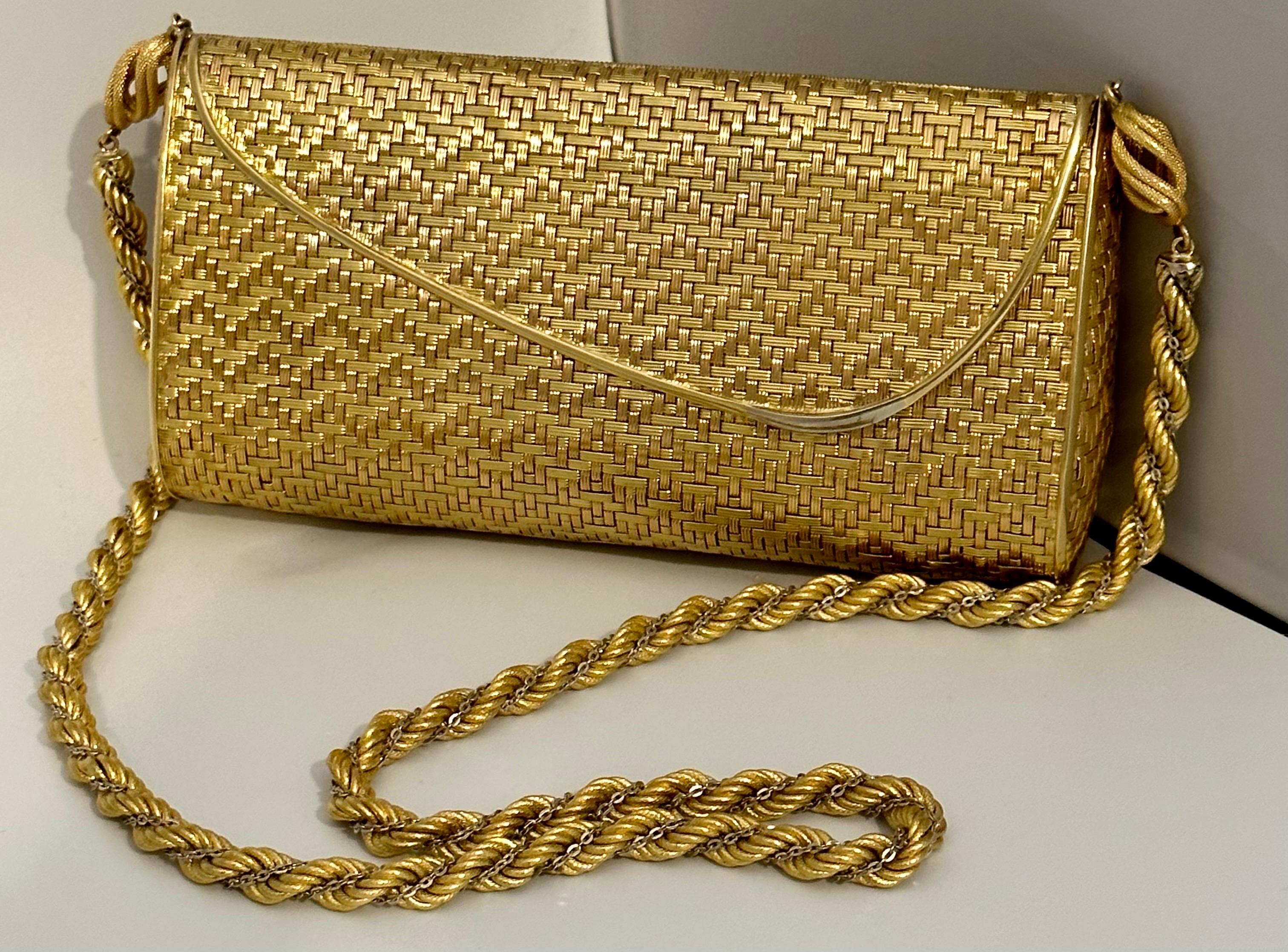 Cartier 18k Yellow Gold Mesh Purse Handbag with Shoulder Chain Rare 401 Gm In Excellent Condition For Sale In New York, NY