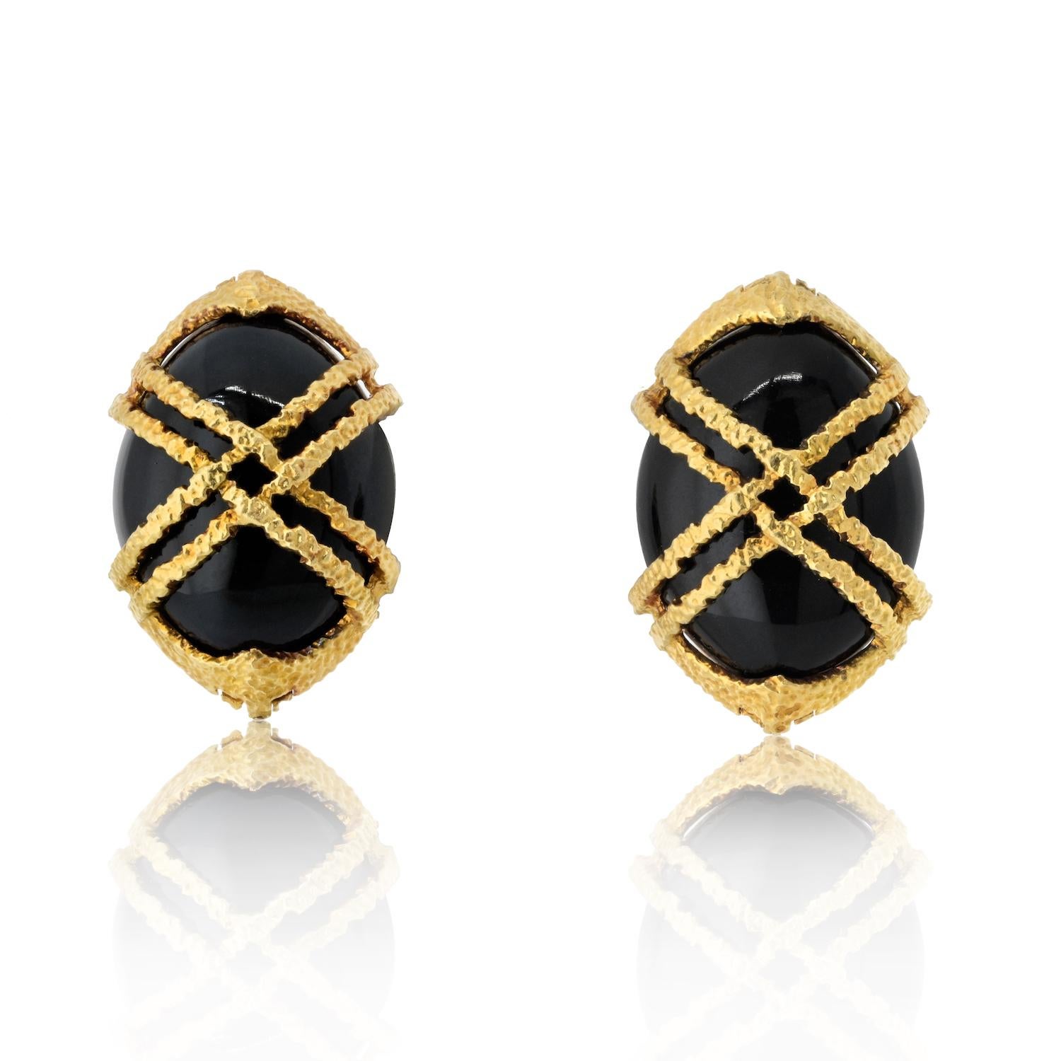 Indulge in the timeless elegance of this pair of earrings from Cartier, a stunning addition to the retro and modernist-inspired set. Crafted with exceptional craftsmanship, these earrings boast solid 18-karat yellow gold with a highly textured