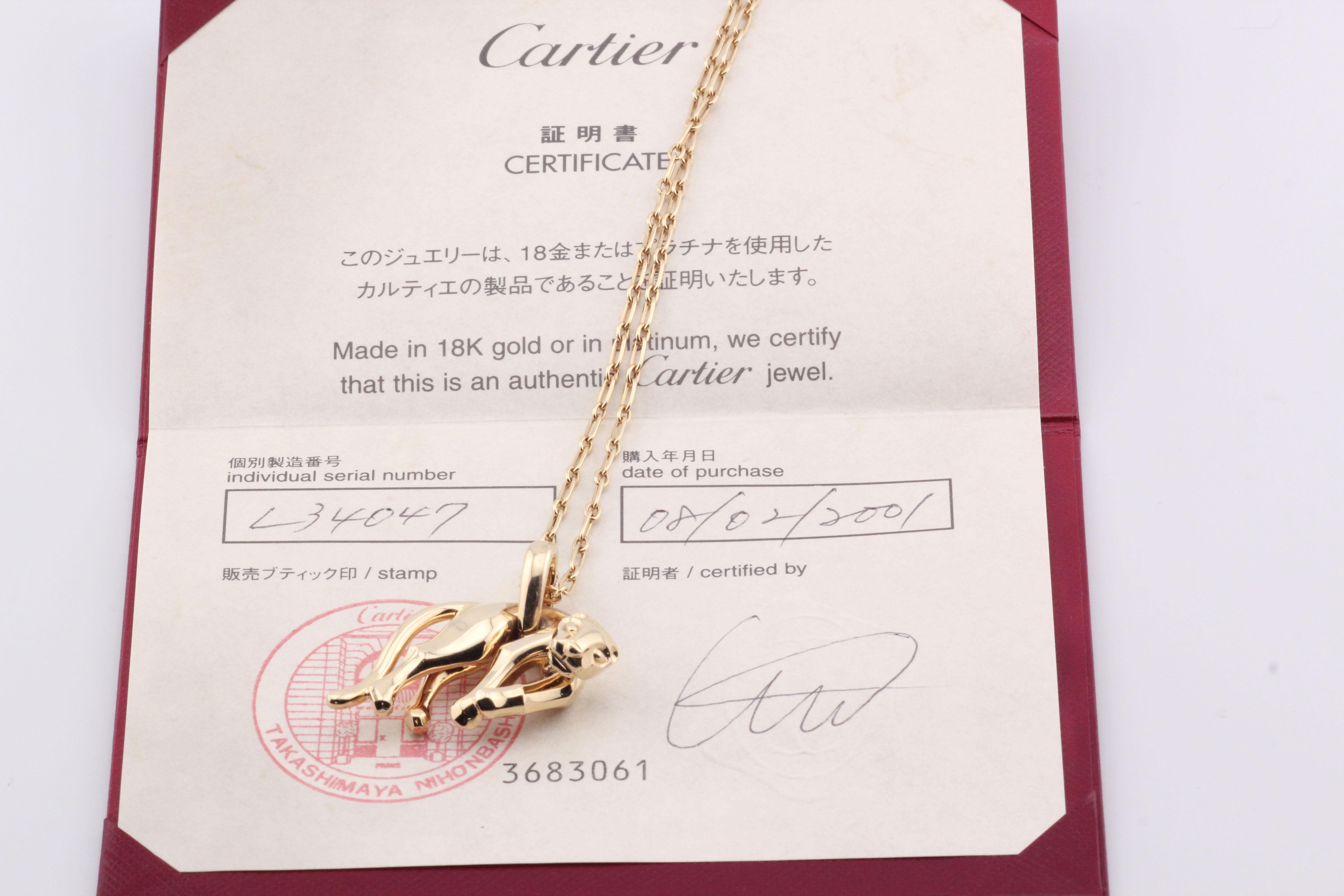 Laissez-vous séduire par l'élégance du collier à chaîne longue avec pendentif Panthère en or jaune 18 carats, une pièce époustouflante qui incarne le luxe et le sens artistique synonymes de la marque Cartier. Ce collier exquis est orné d'un