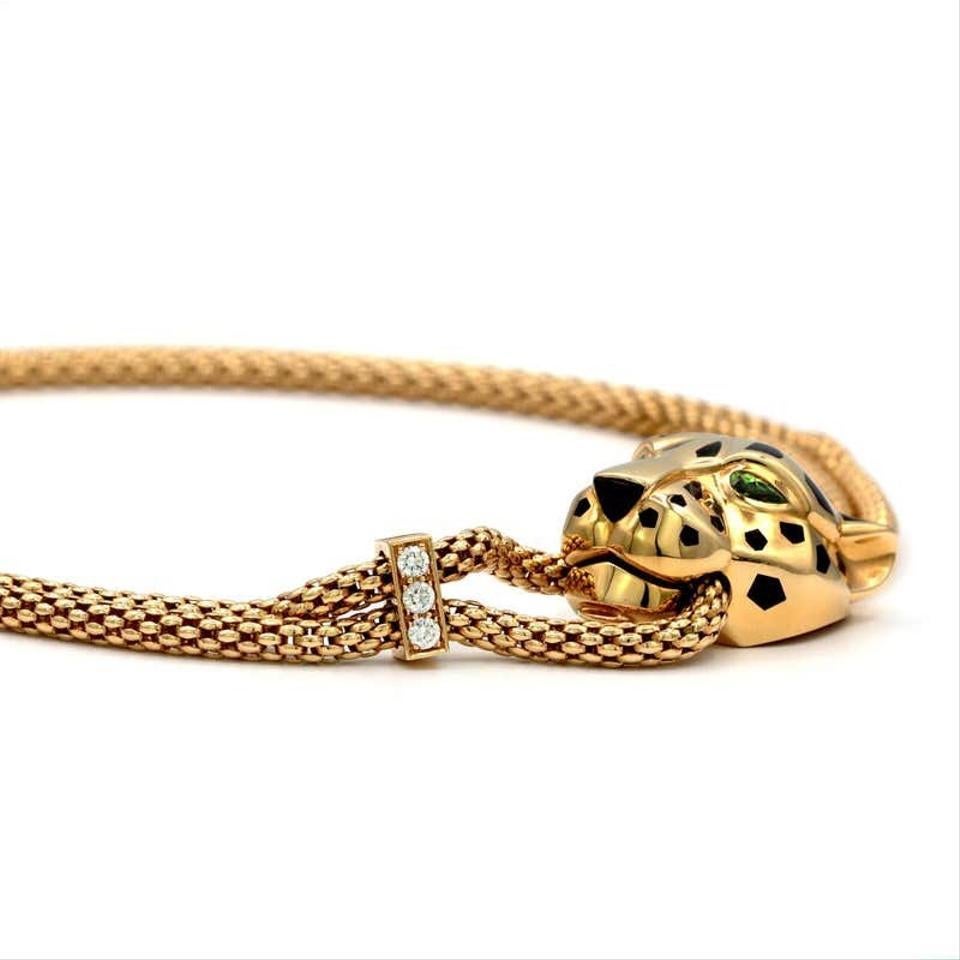 Exquisite 18K Yellow Gold Necklace with Tsavorite Garnets, Onyx & Diamonds.

This stunning necklace is crafted in luxurious 18K yellow gold (750/1000) and features an alluring blend of black lacquer, two vibrant tsavorite garnets, and sleek onyx