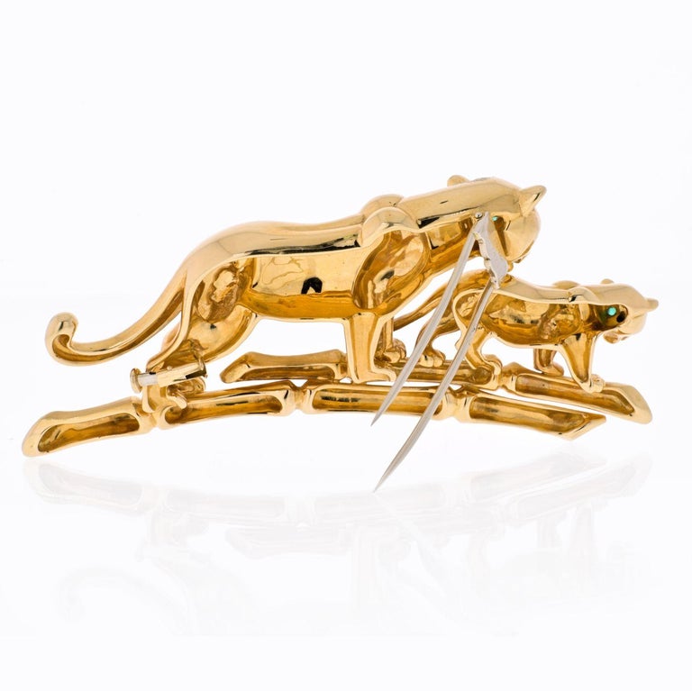 Cartier: 18 Karat Gelbgold Panther-Brosche „Mother And Her Cub“ bei 1stDibs