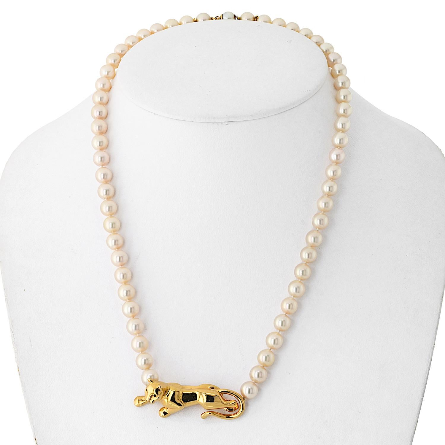 **Vintage Cartier 18K Gelbgold Panthère auf eine Perle Halskette - 16 Zoll**

Dieses exquisite **vintage Cartier Panthère Collier** verkörpert zeitlosen Luxus und Raffinesse. Die ikonische **Cartier Panthère** aus glänzendem **18K Gelbgold** ruht