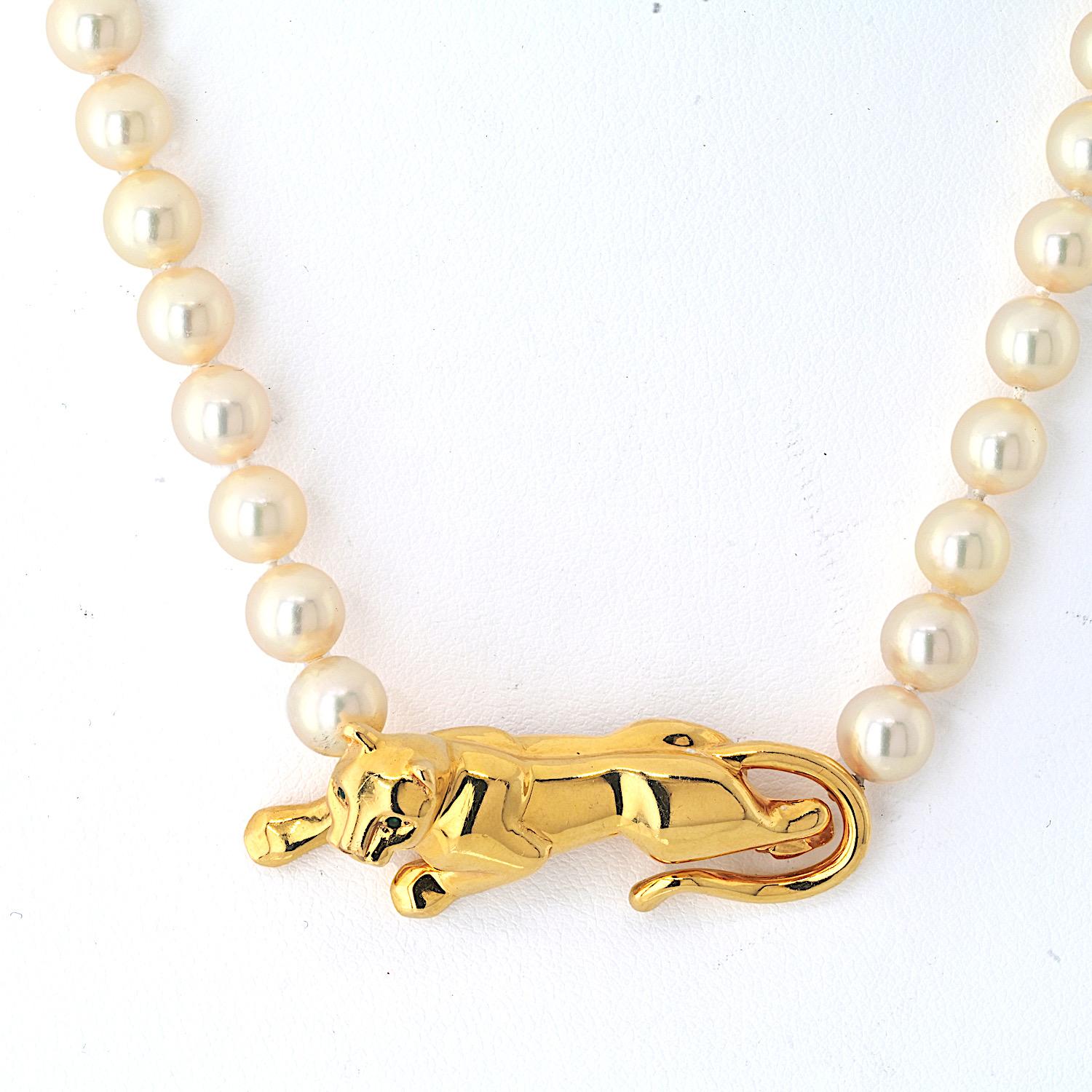 Cartier Halskette, Panther auf einem Perlenring, 18 Karat Gelbgold im Zustand „Hervorragend“ in New York, NY