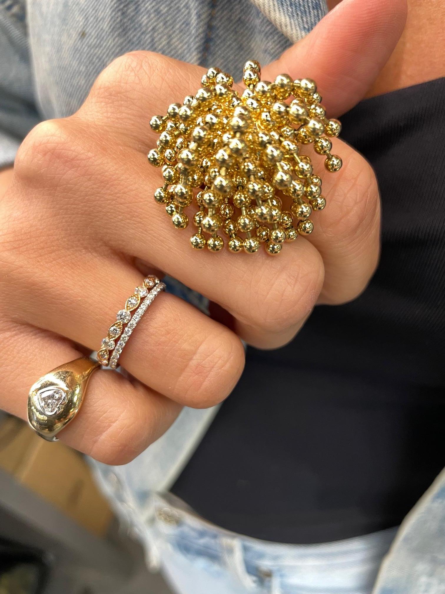 Cartier, bague Nouvelle Vague articulée en or jaune 18 carats et perles, Paris 3