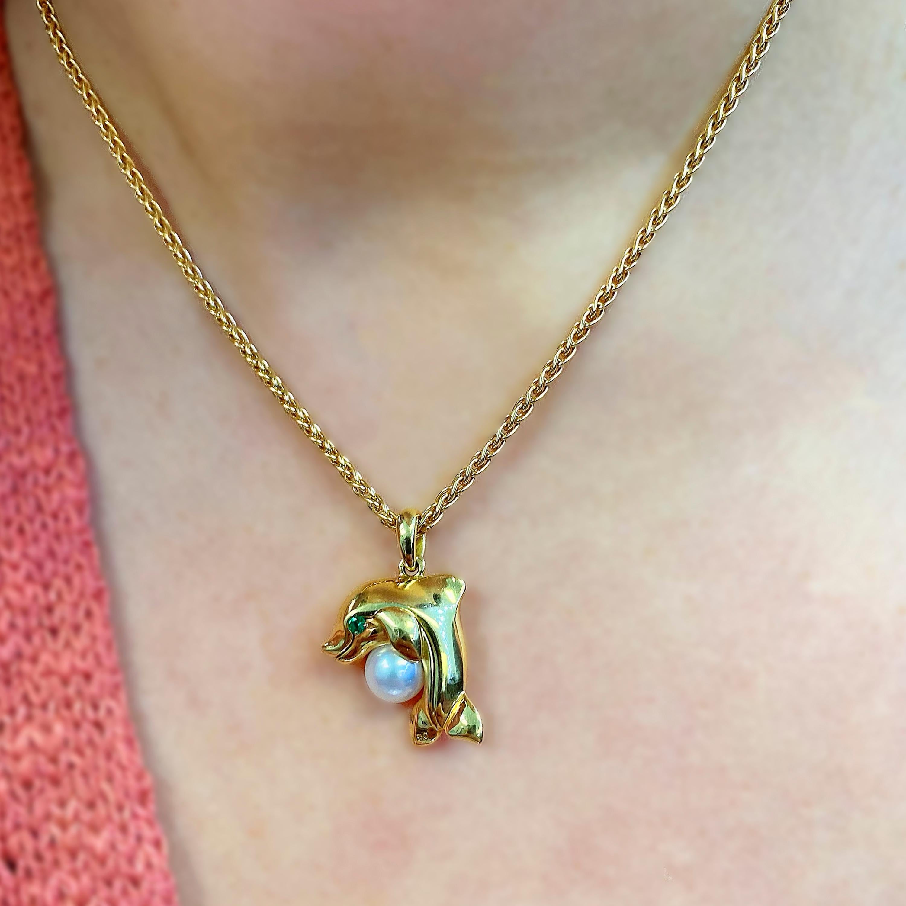 Round Cut Cartier 18 Karat Yellow Gold Pearl Emerald Dolphin Pendant Necklace