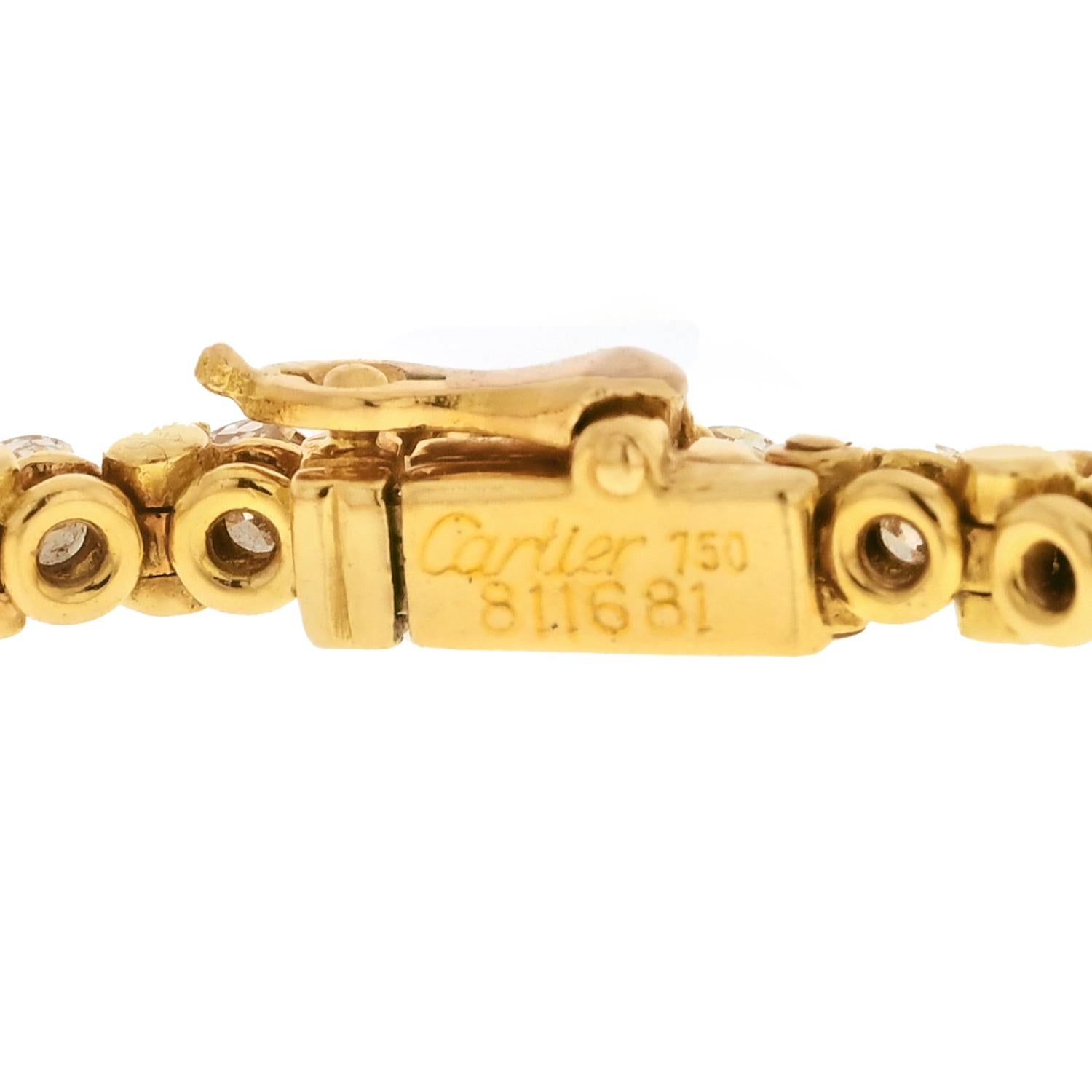 Cartier 18K Gelbgold 4,50cttw Runde Diamant-Tennis-Armband.

Länge: 6.5 Zoll. 
Breite: 3 mm.
Diamanten: F-G, VS1-VS2.
Verschluss: Kastenschließe mit Sicherung. 
MATERIAL: 18K Gelbgold.